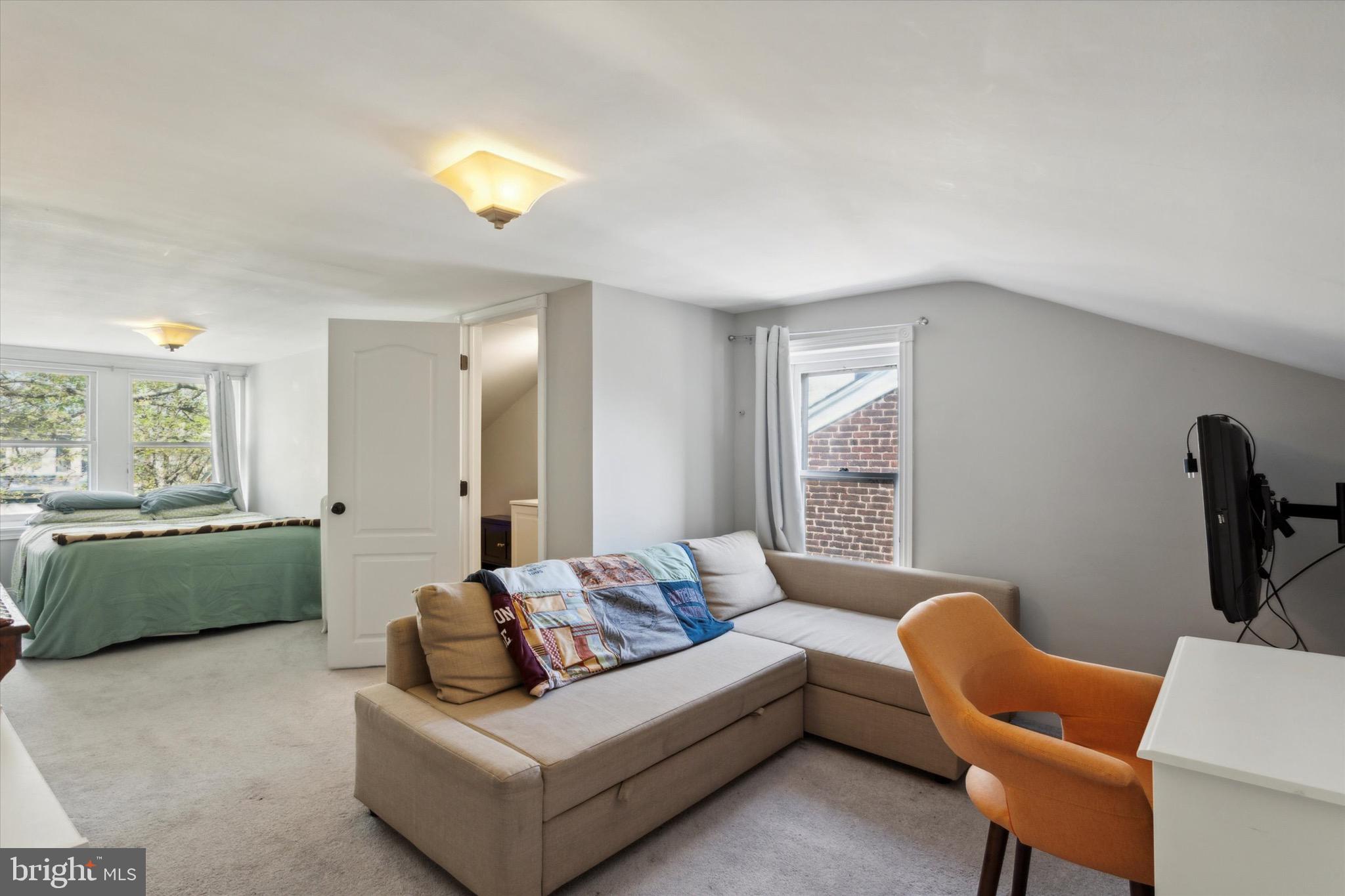 ROXBOROUGH - Residential