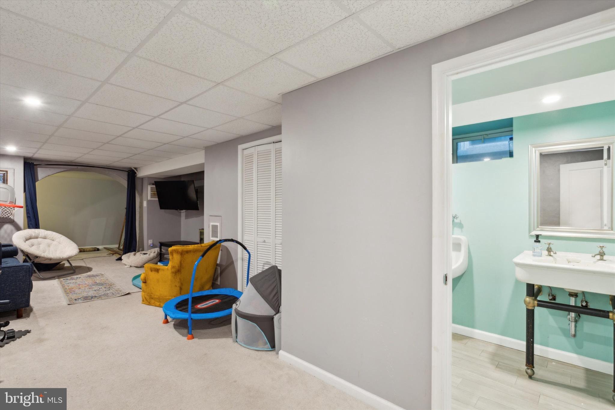 ROXBOROUGH - Residential