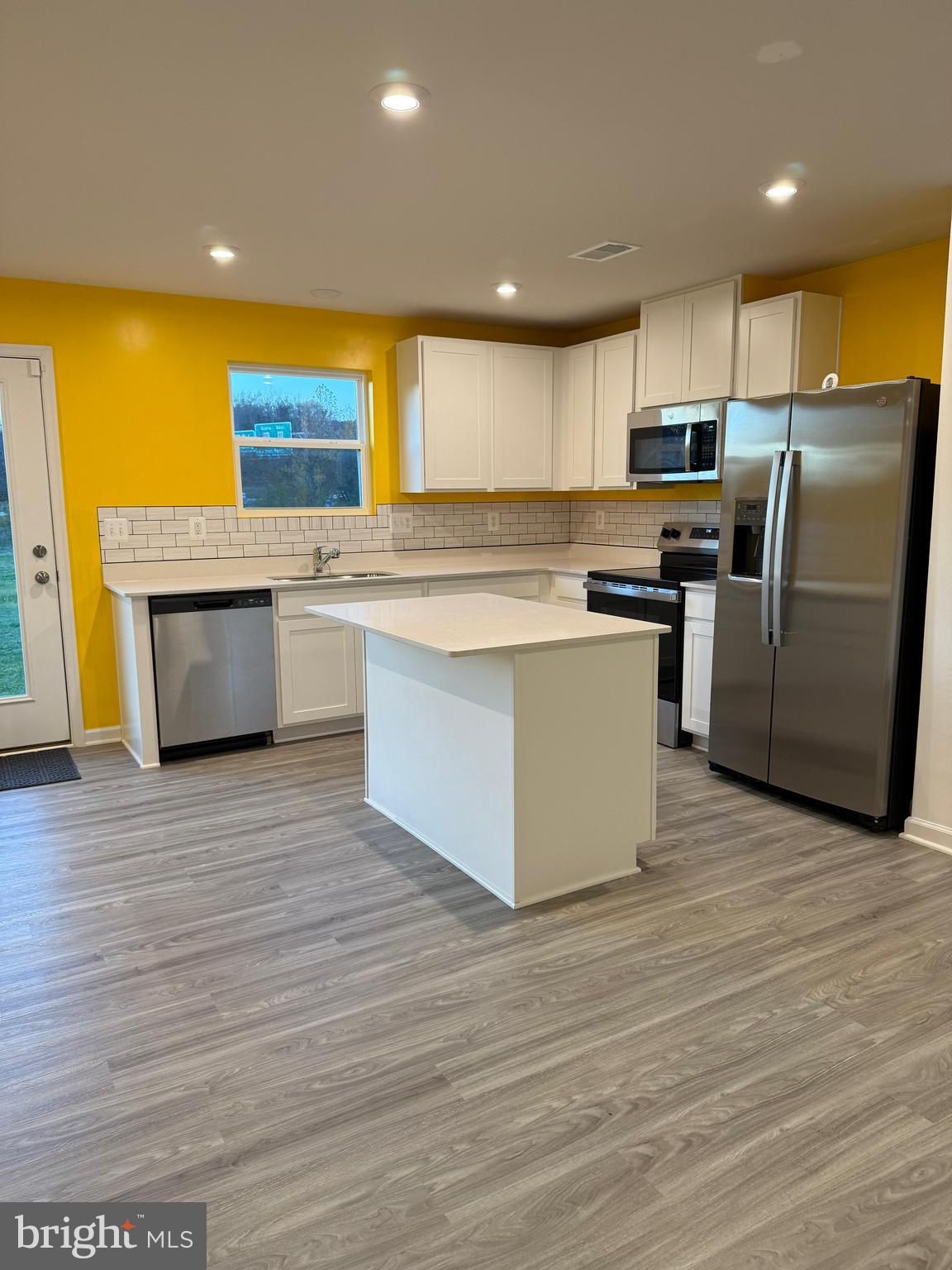 STONE SPRING - Residential Lease