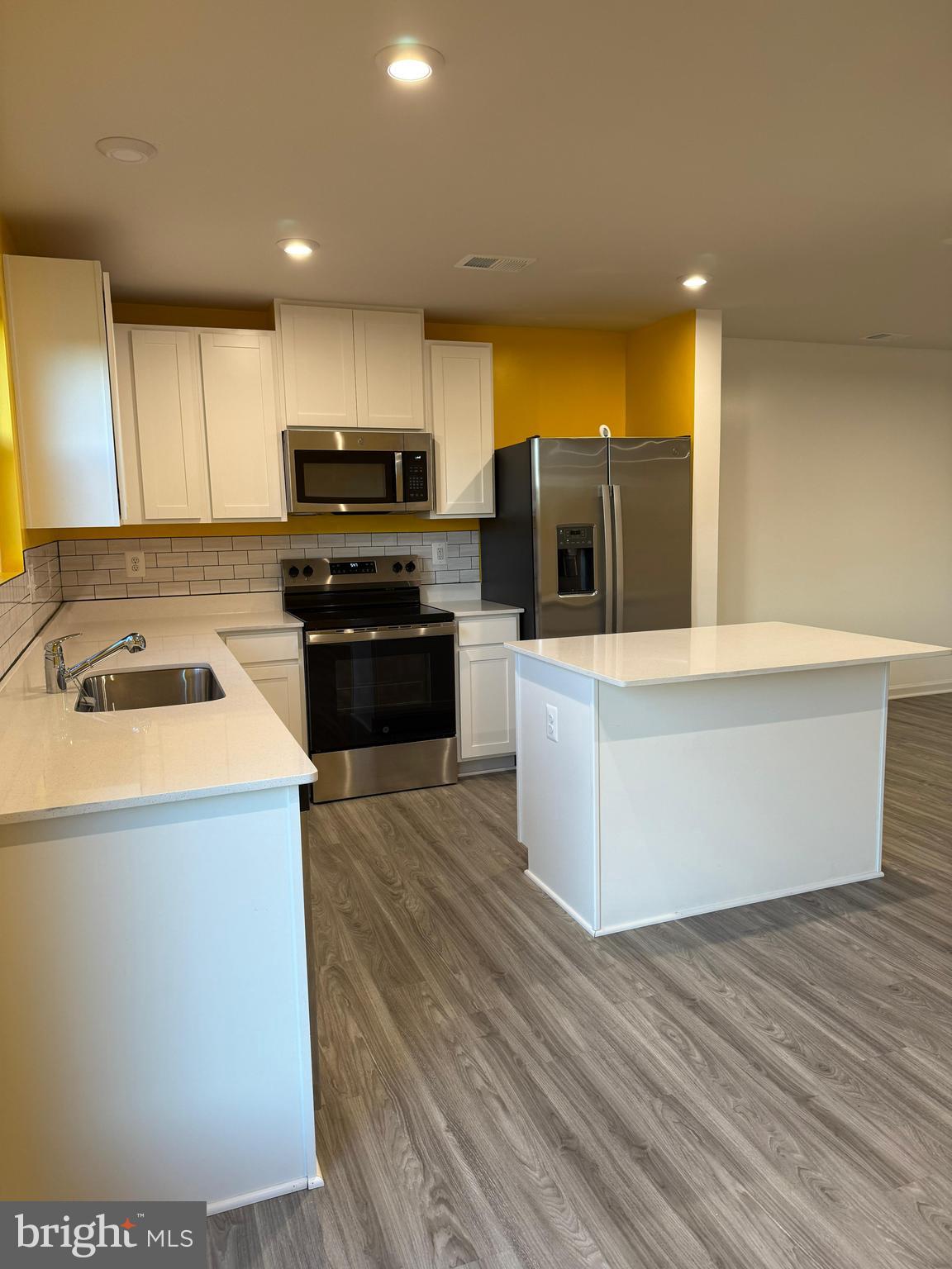 STONE SPRING - Residential Lease