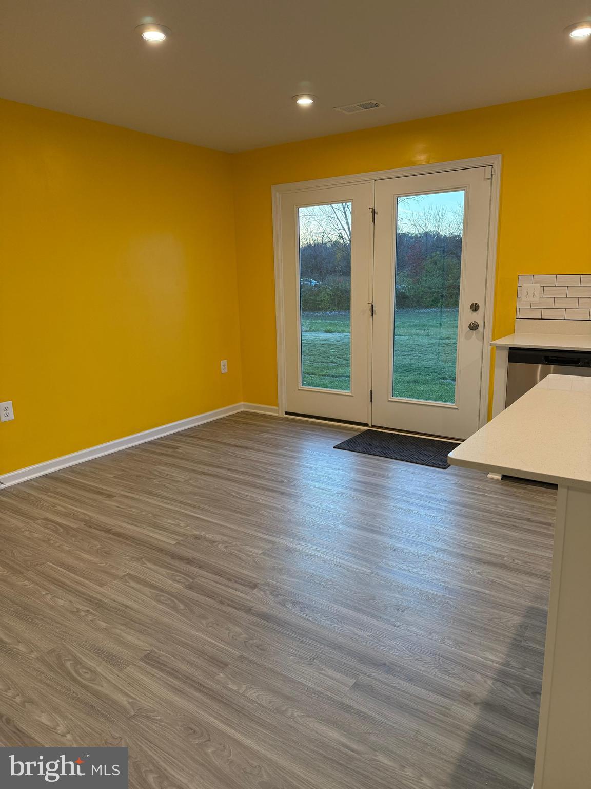 STONE SPRING - Residential Lease