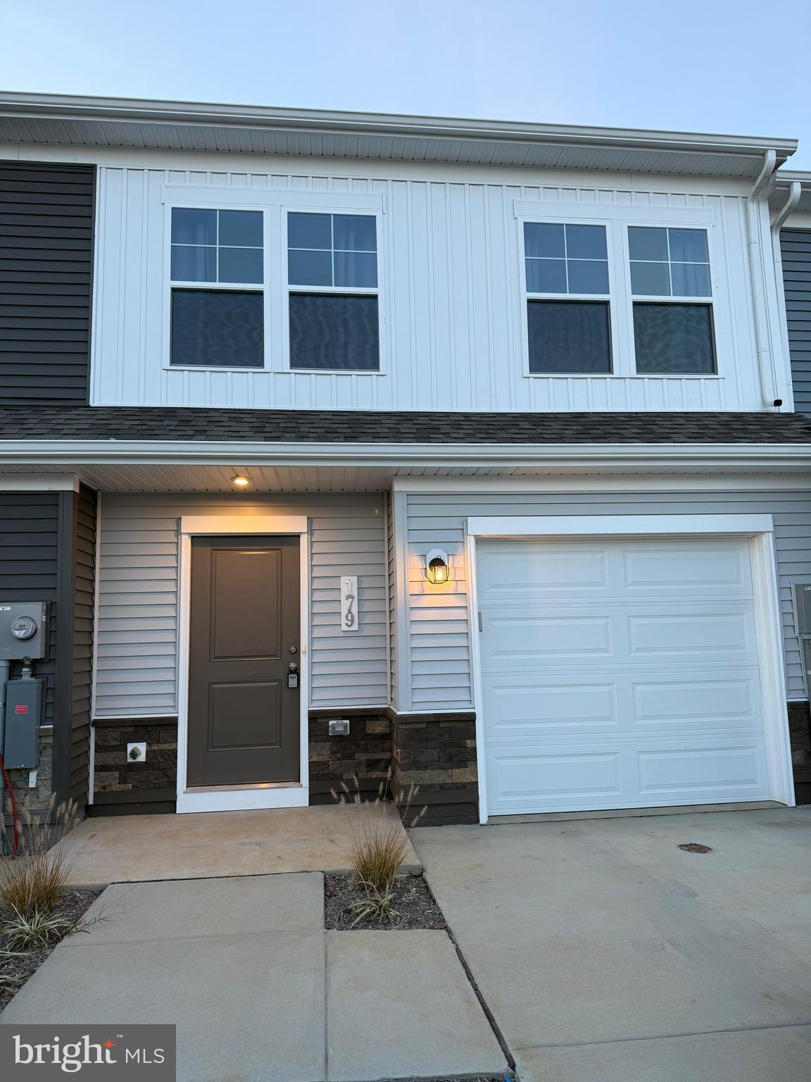 STONE SPRING - Residential Lease