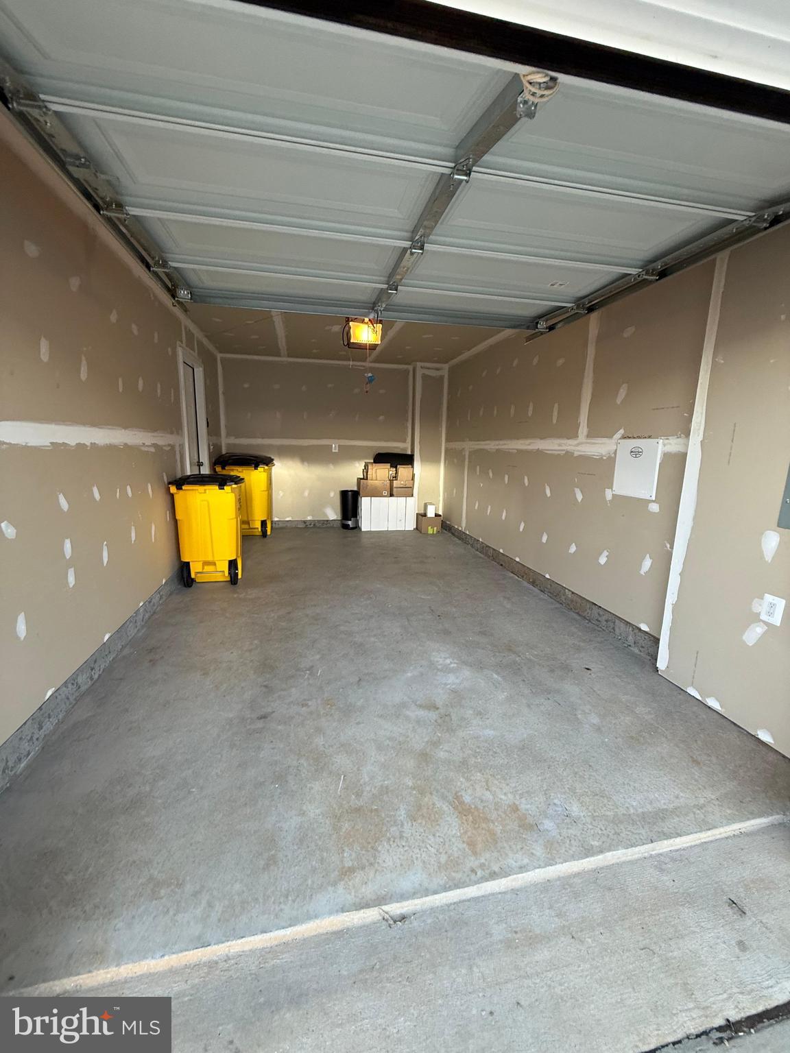 STONE SPRING - Residential Lease