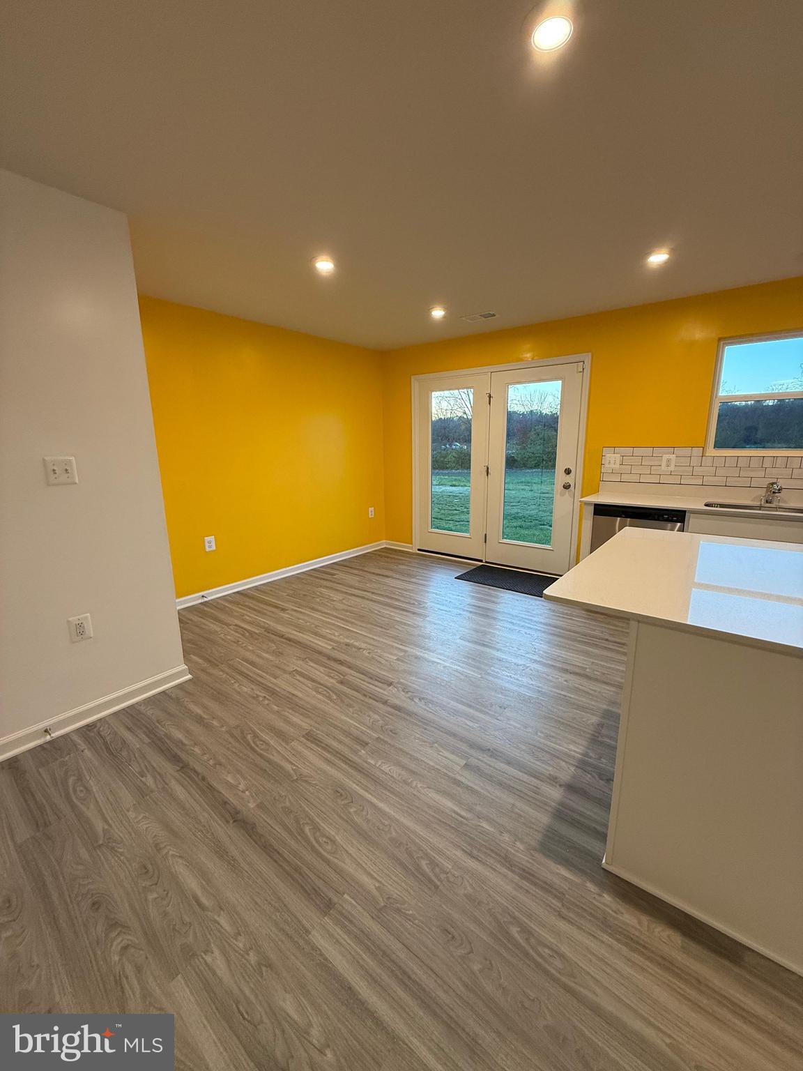 STONE SPRING - Residential Lease