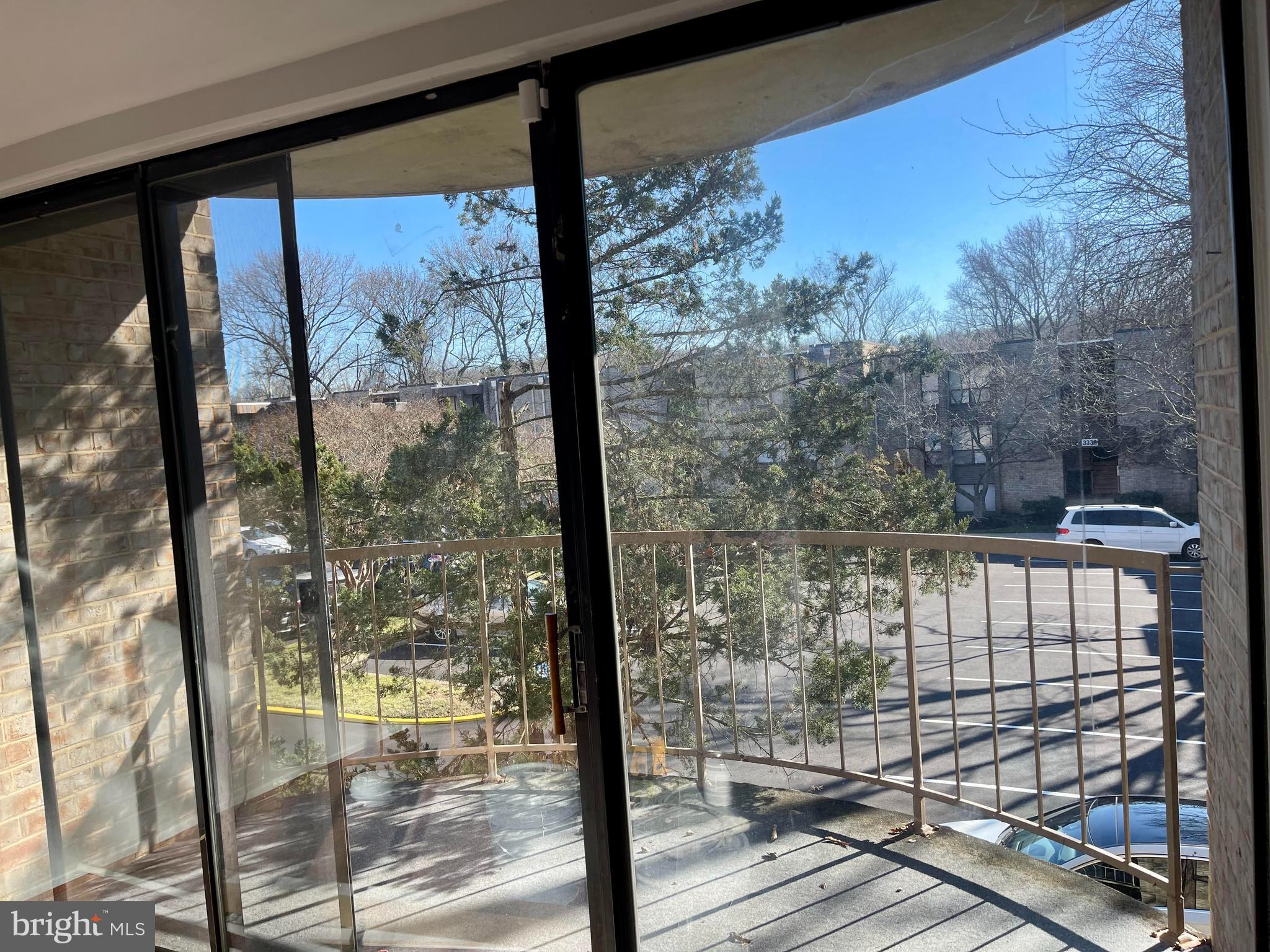 HUNTLEY SQUARE CONDOMINIUMS - Residential Lease