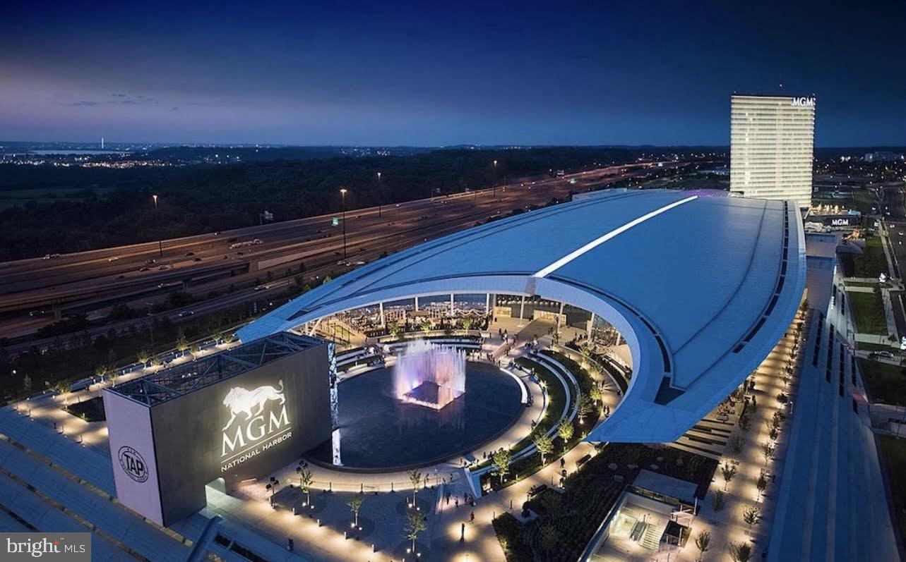 HUNTLEY SQUARE CONDOMINIUMS - Residential Lease