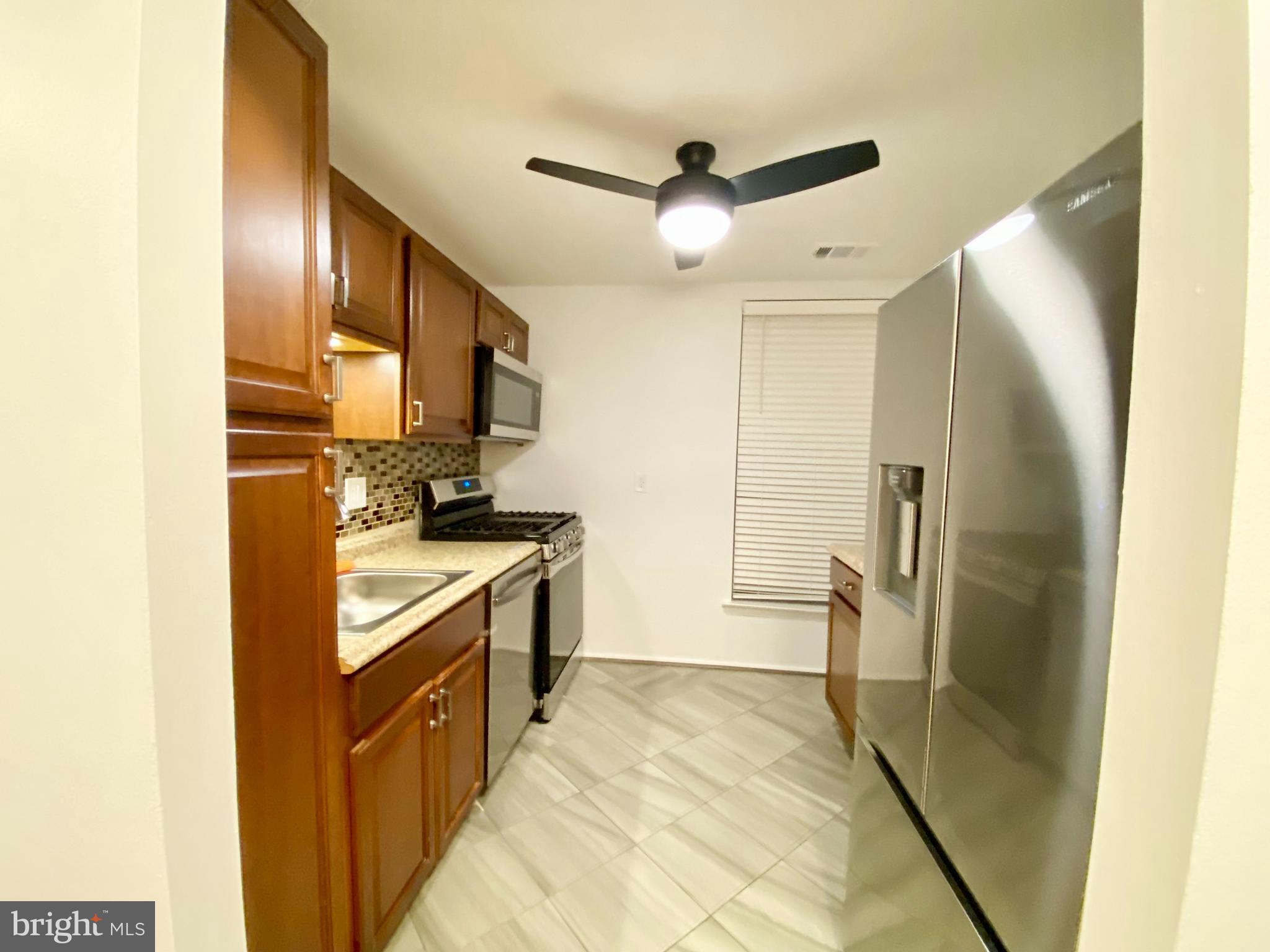 HUNTLEY SQUARE CONDOMINIUMS - Residential Lease