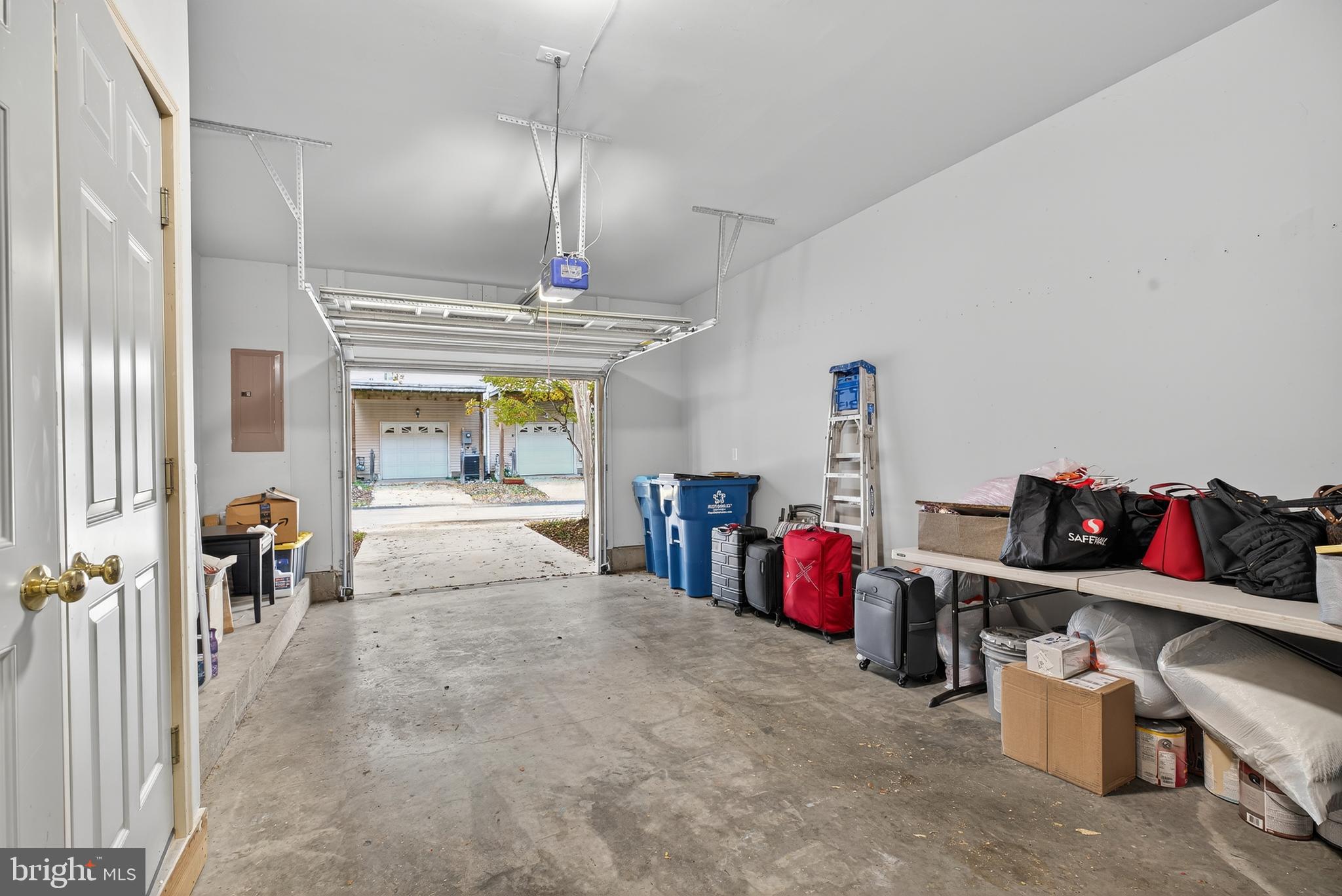 SOUTH RIDING - Residential