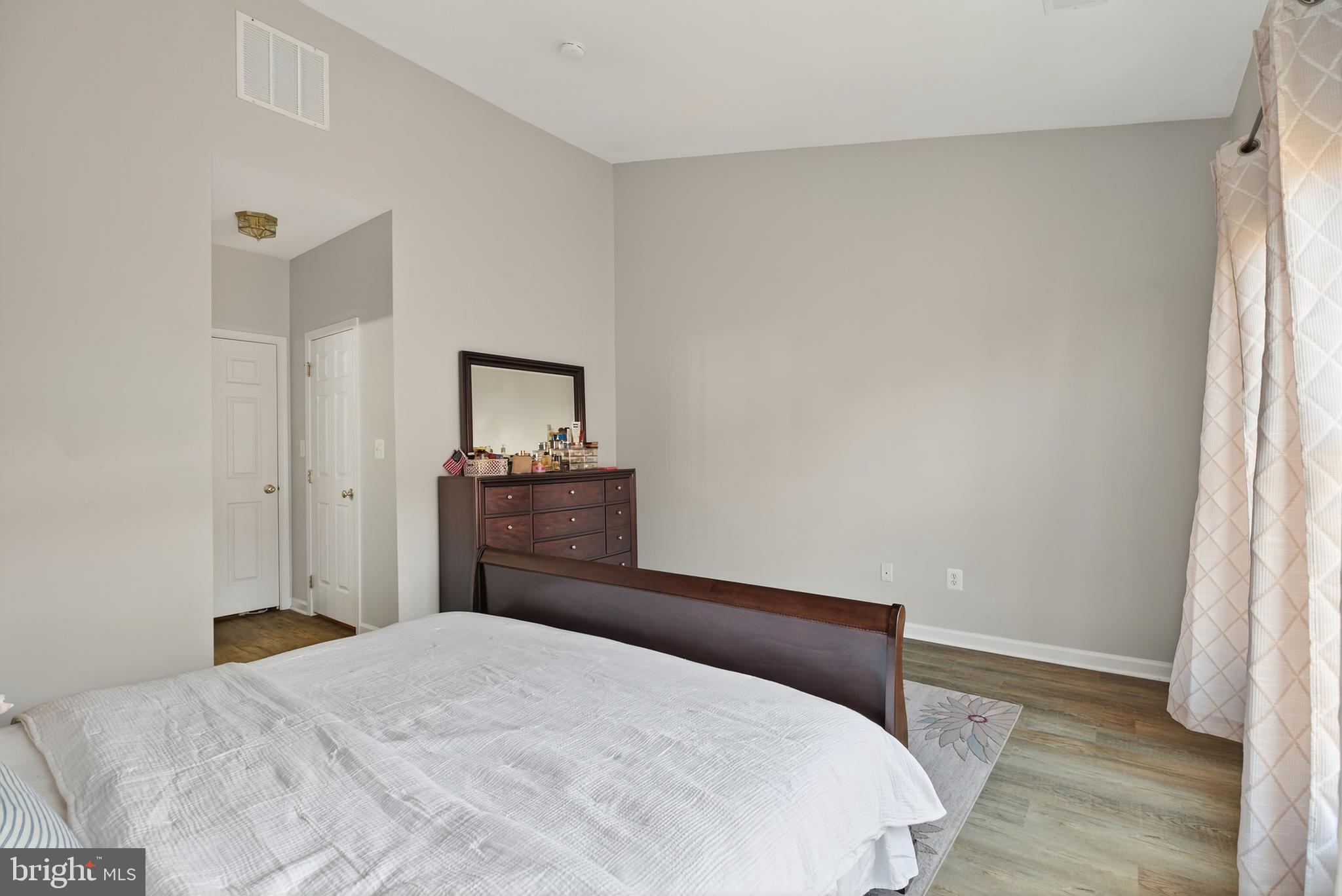 SOUTH RIDING - Residential