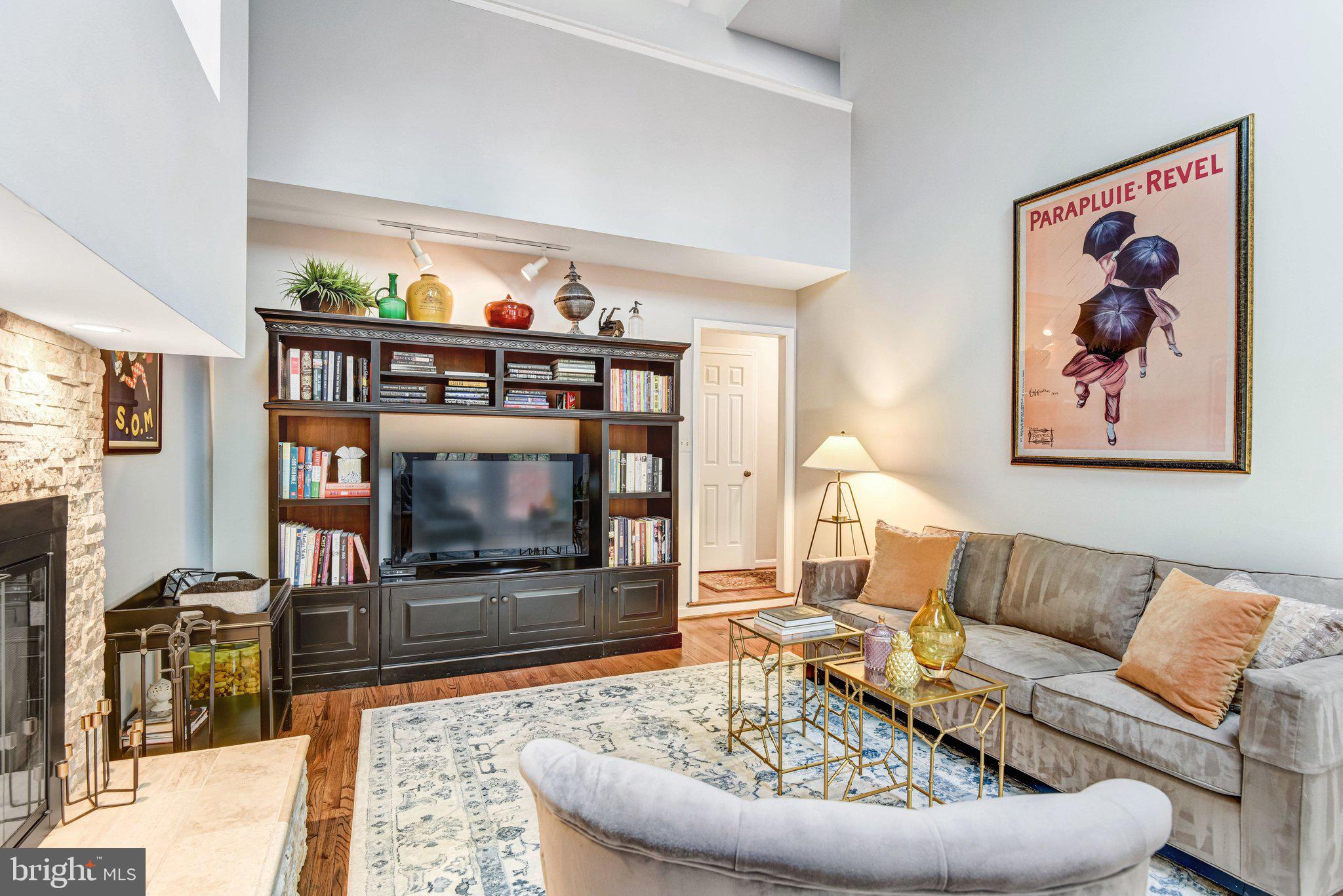 FAIRFAX STATION - Residential