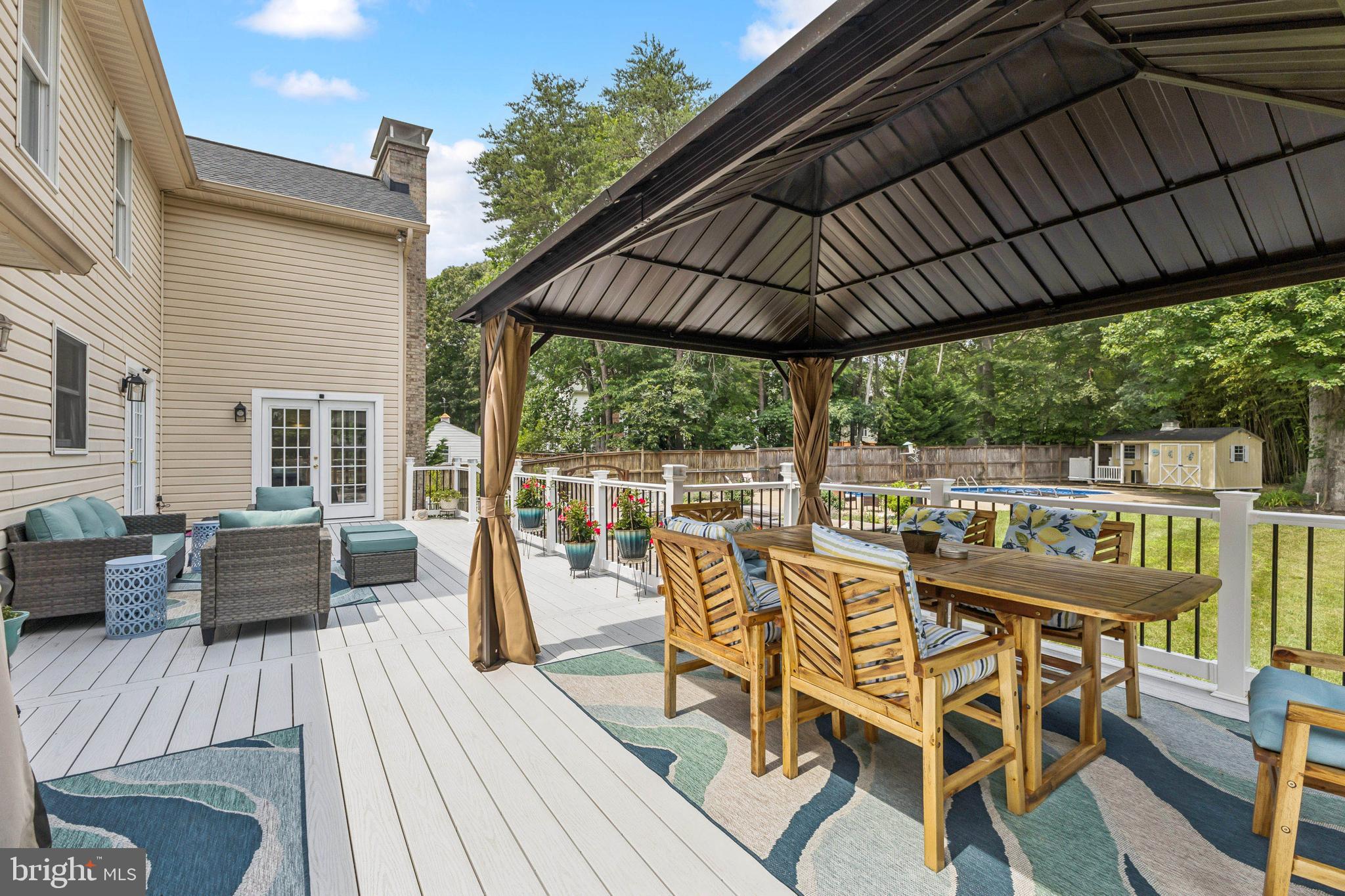 1022 SUFFOLK DRIVE