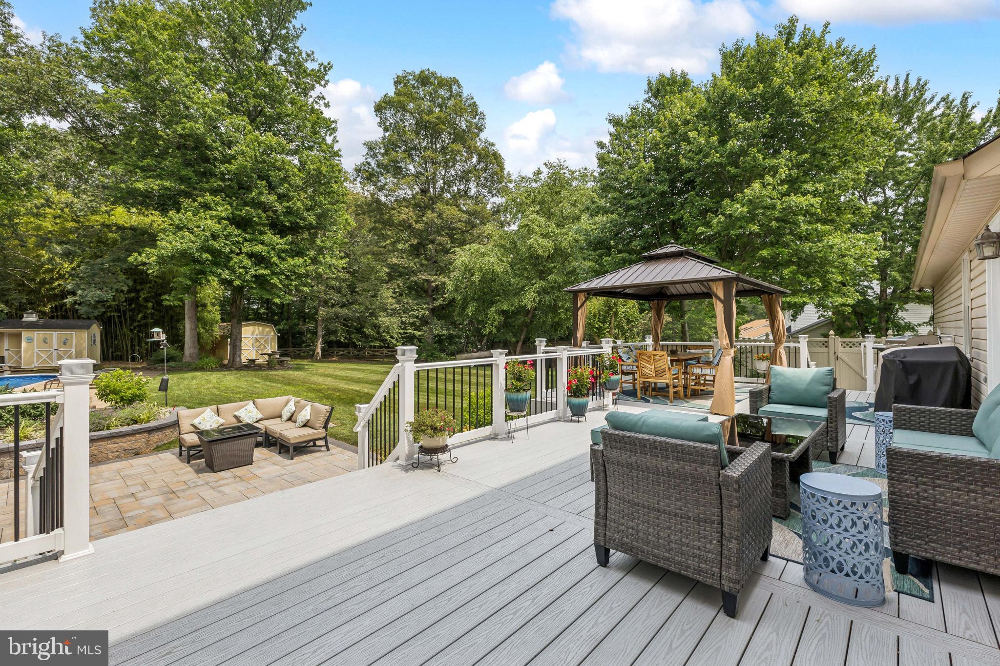 1022 SUFFOLK DRIVE