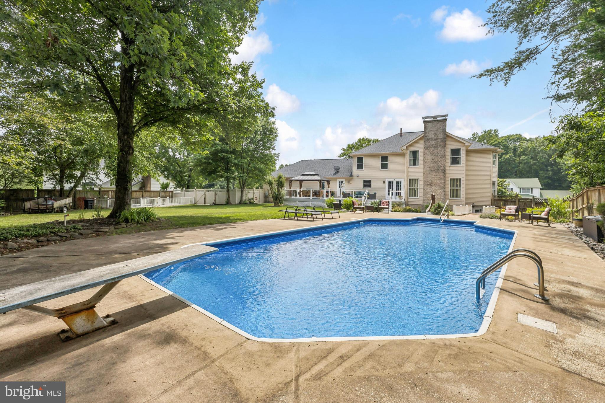 1022 SUFFOLK DRIVE