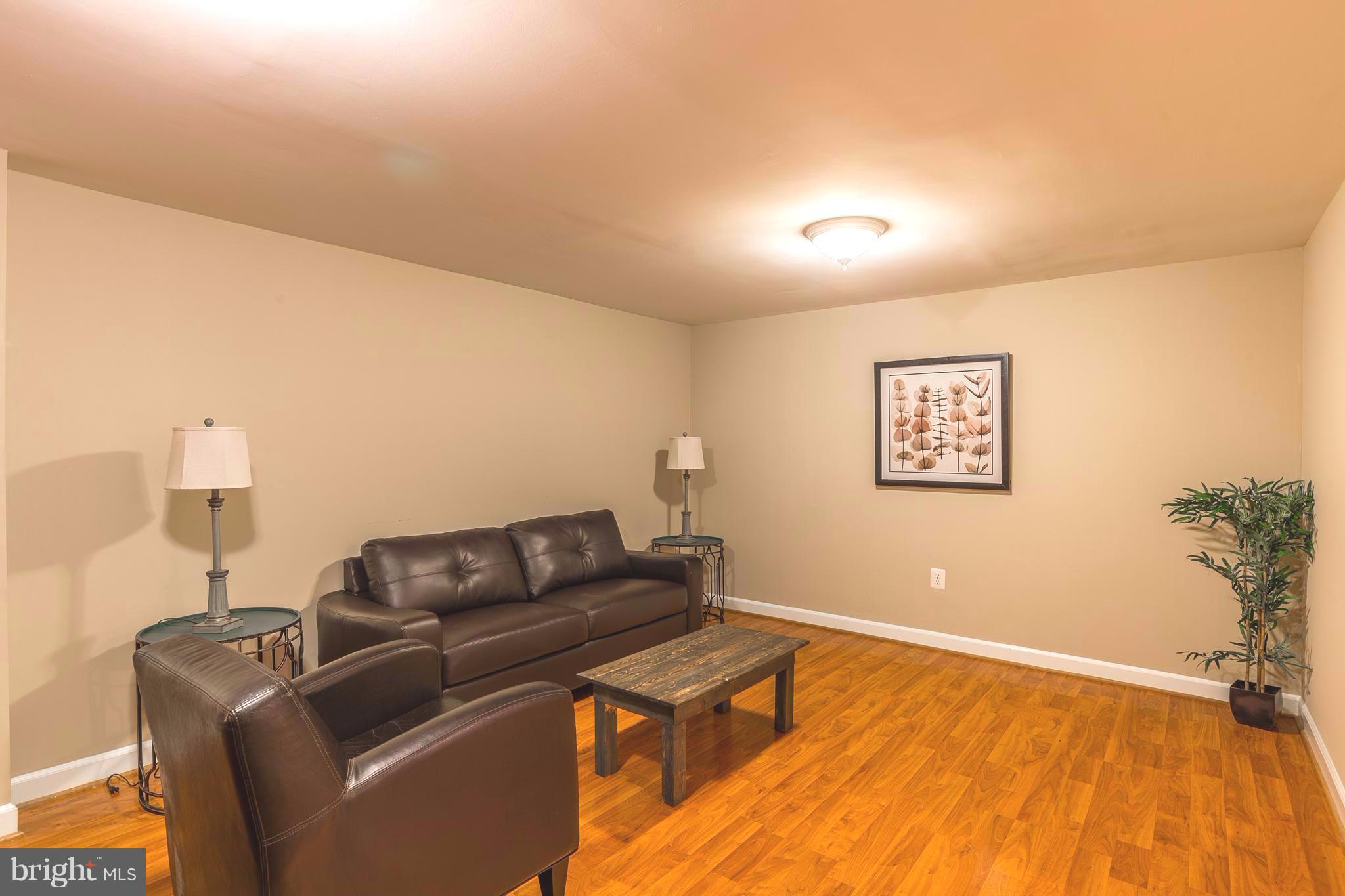 LONGWOOD KNOLLS - Residential