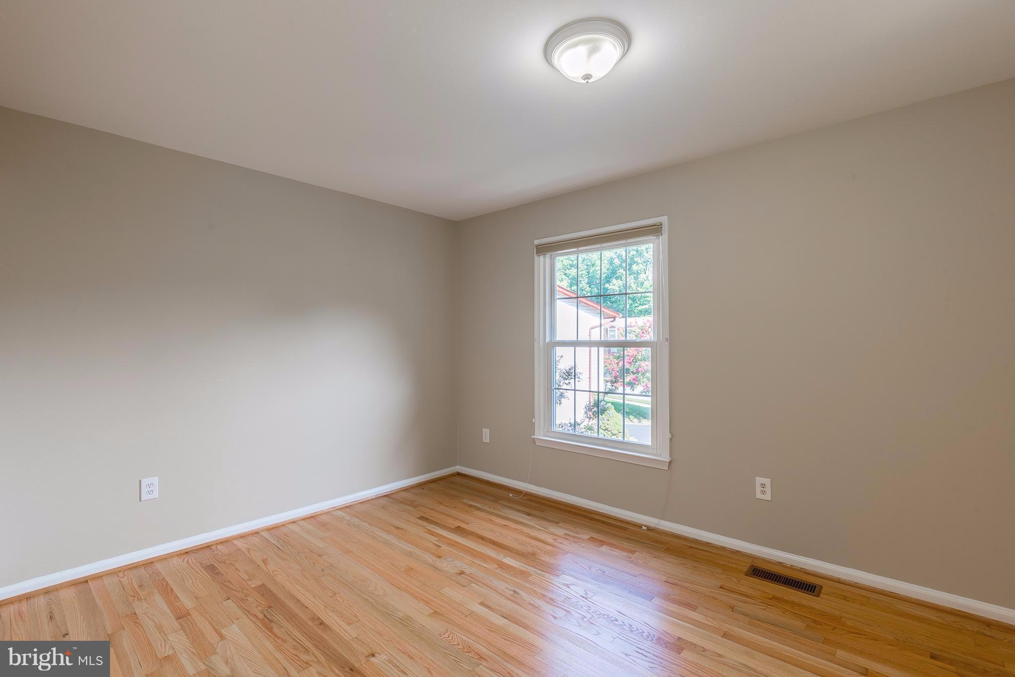 LONGWOOD KNOLLS - Residential