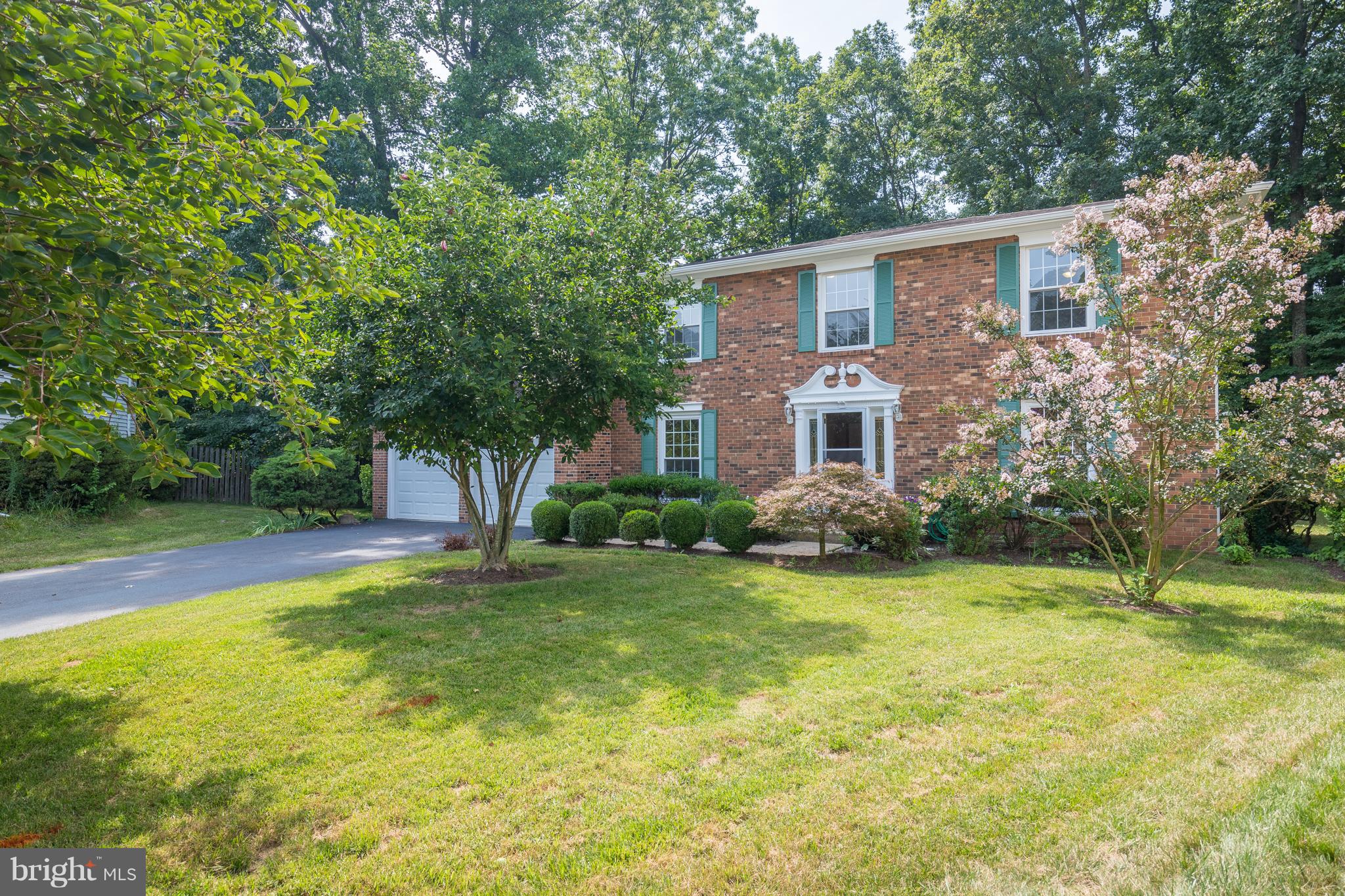 LONGWOOD KNOLLS - Residential