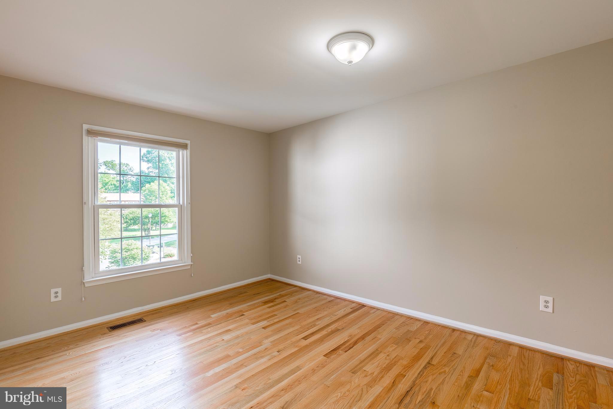 LONGWOOD KNOLLS - Residential