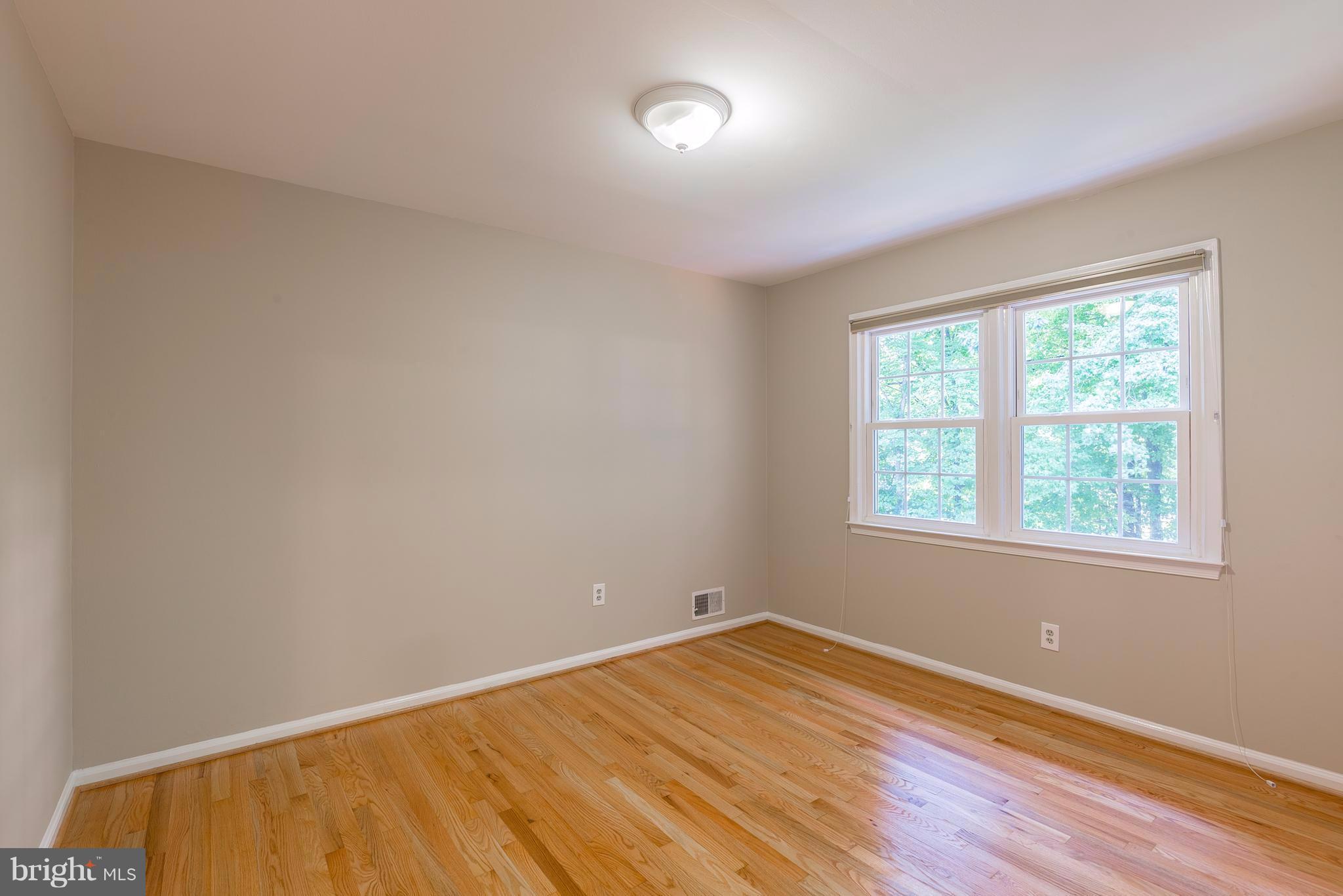 LONGWOOD KNOLLS - Residential