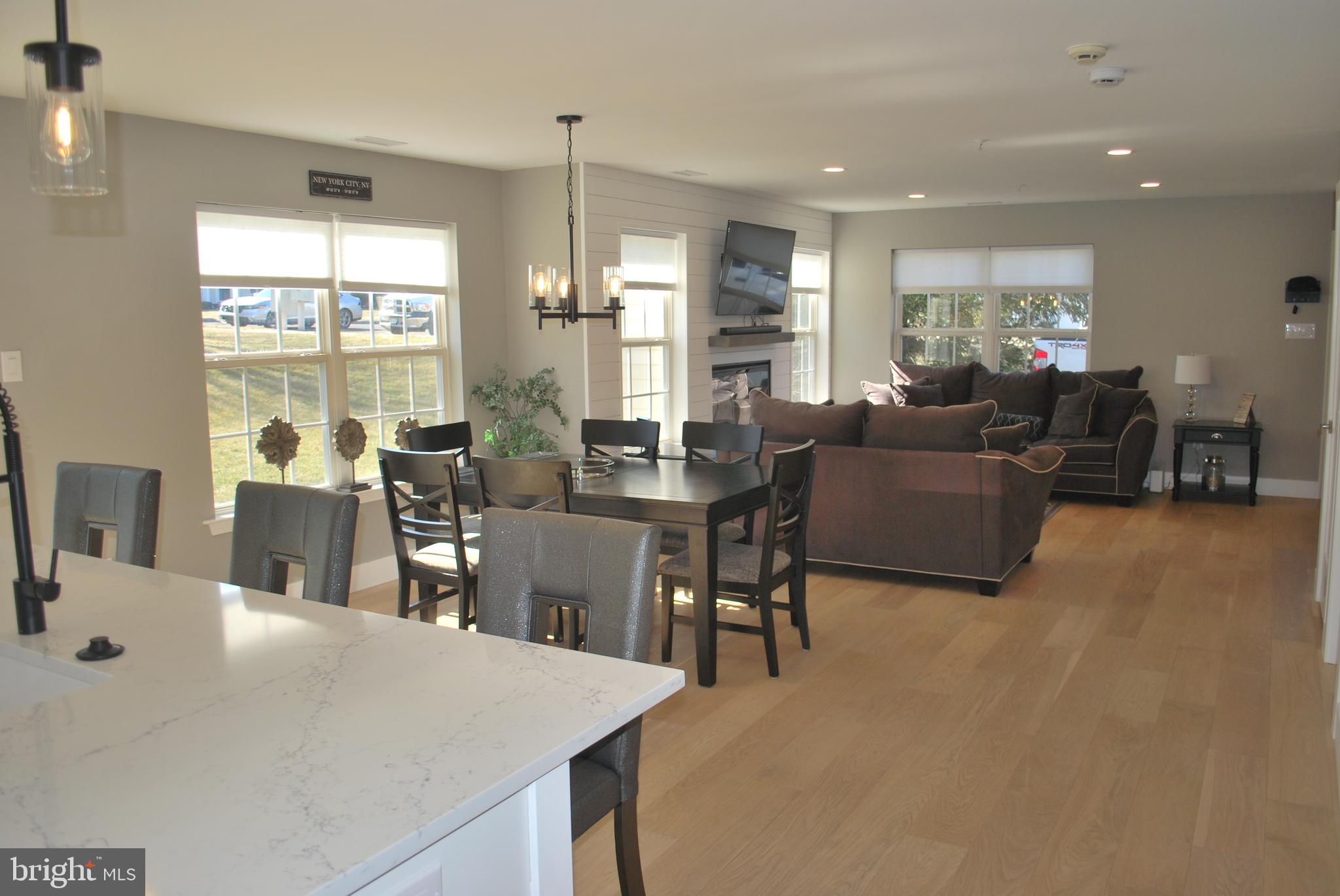 COUNTRY CROSSING - Residential