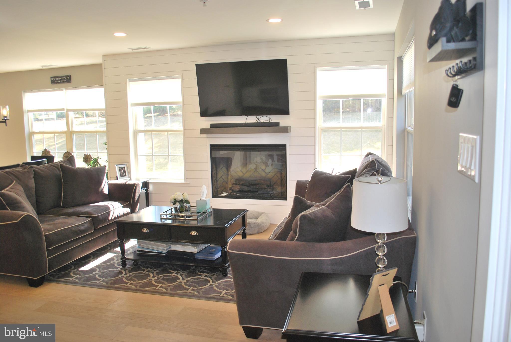 COUNTRY CROSSING - Residential