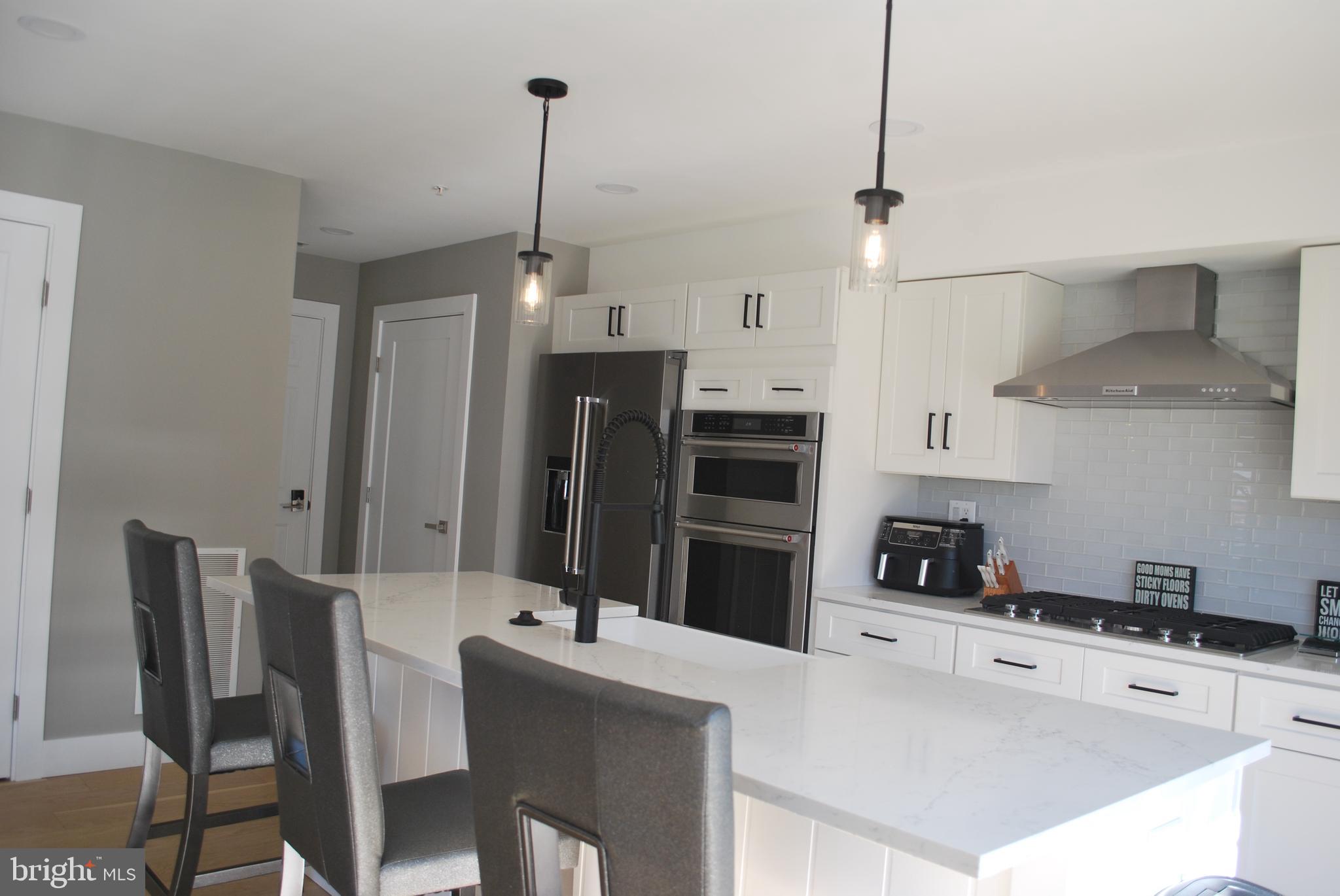 COUNTRY CROSSING - Residential