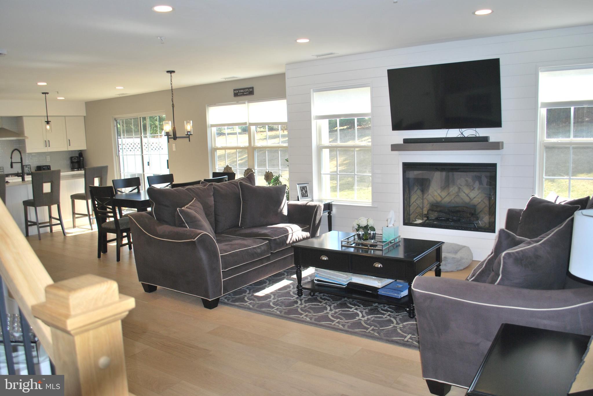 COUNTRY CROSSING - Residential