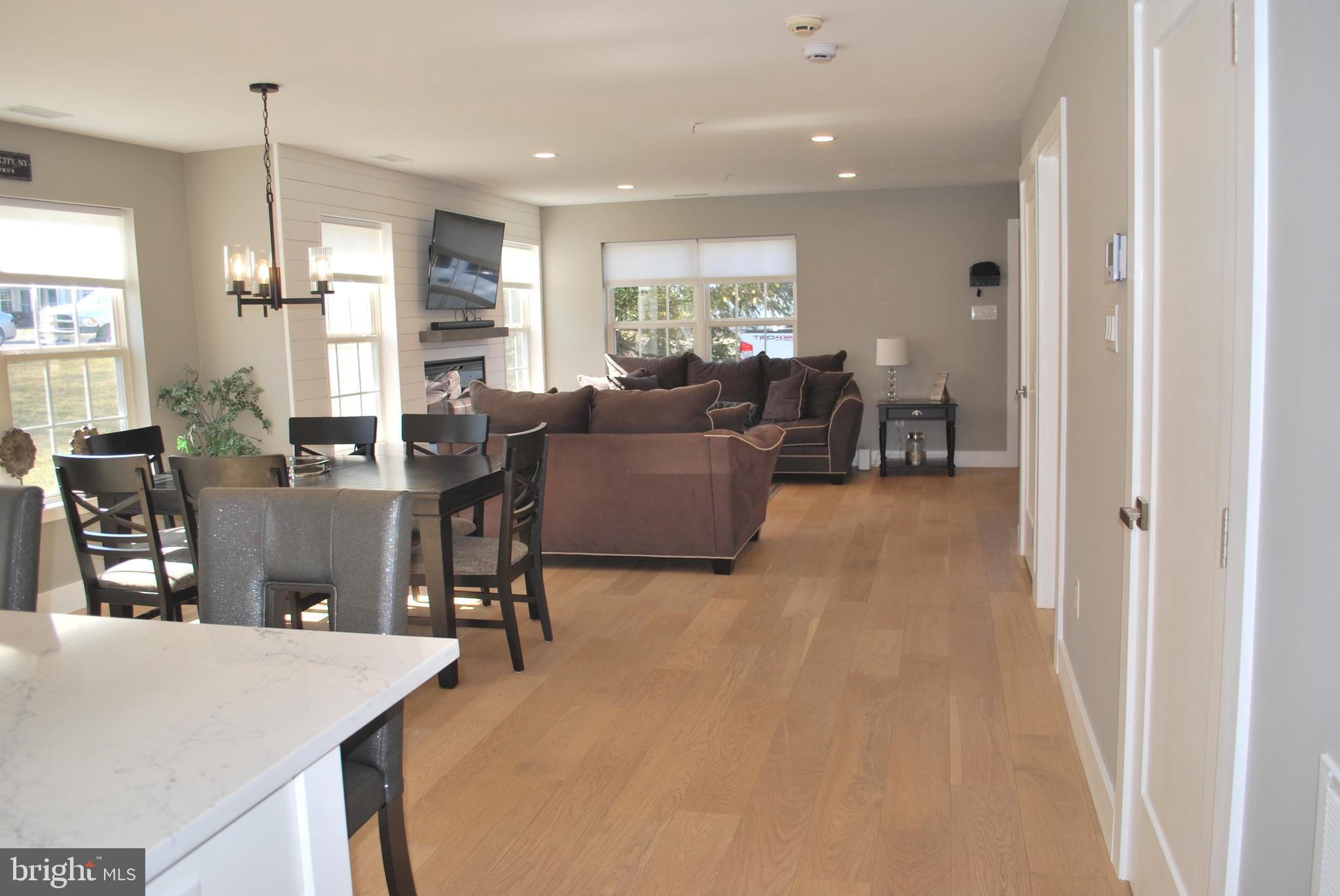 COUNTRY CROSSING - Residential