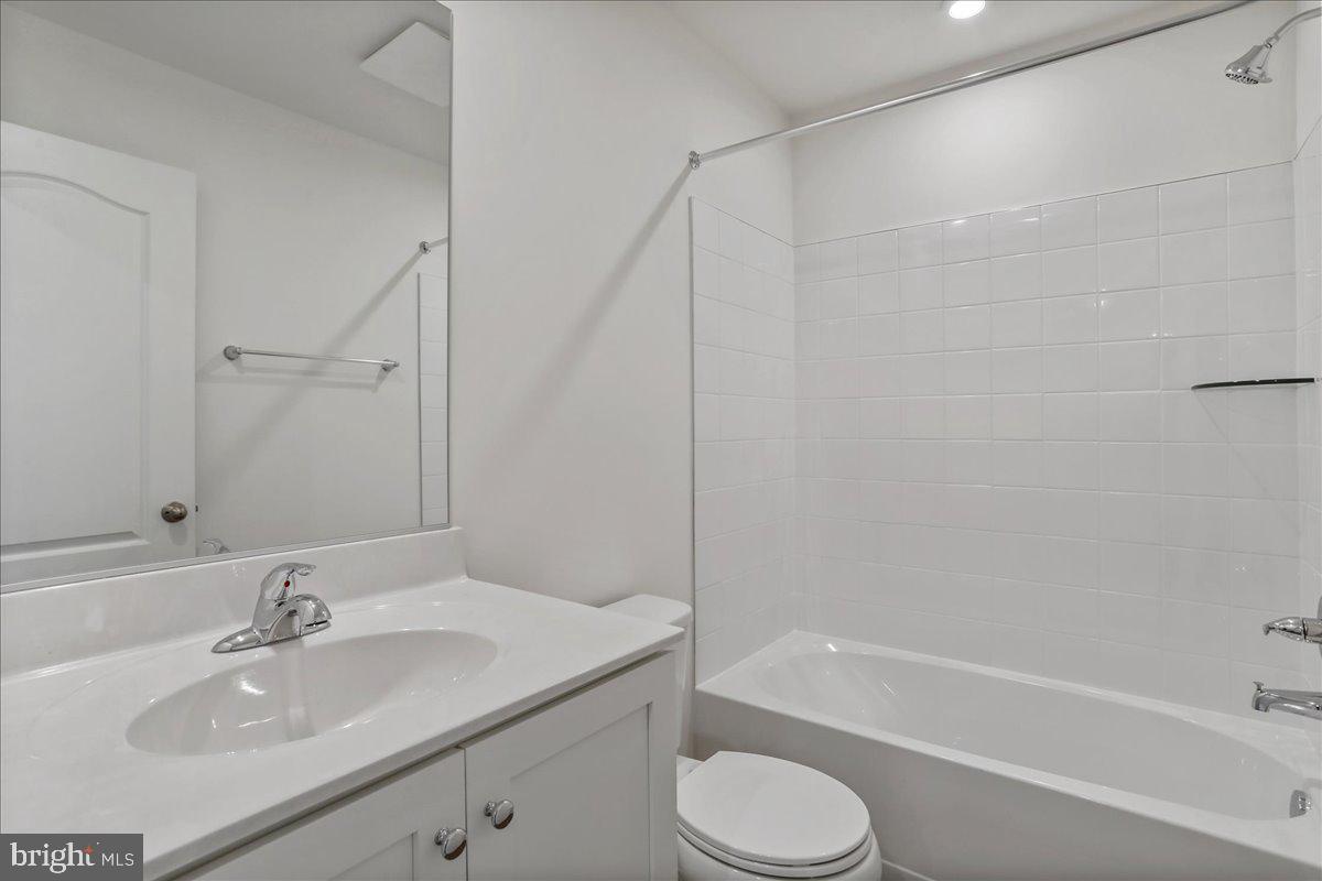 OVERLOOK AT RIVERSIDE - Residential Lease