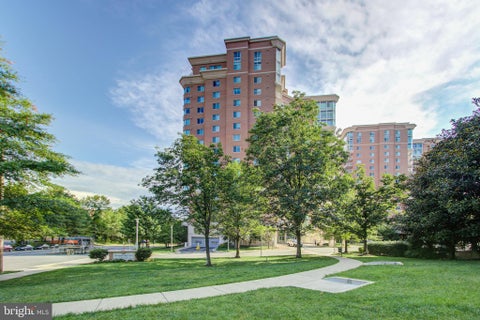 Photo of 3101 N Hampton Drive #1401, ALEXANDRIA, VA 22302 (MLS # VAAX2063766)