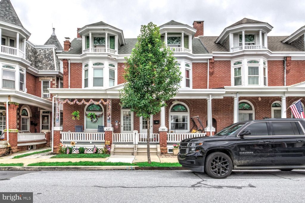 Photo of 435 Walnut Street, DENVER, PA 17517 (MLS # PALA2073362)