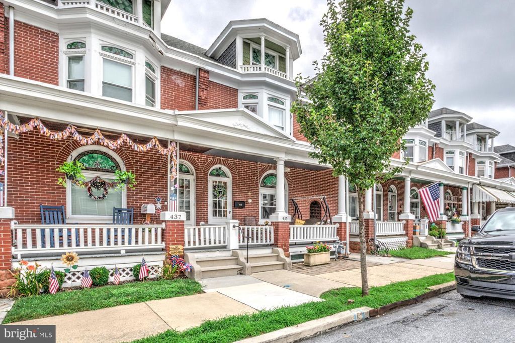 Photo of 435 Walnut Street, DENVER, PA 17517 (MLS # PALA2073362)