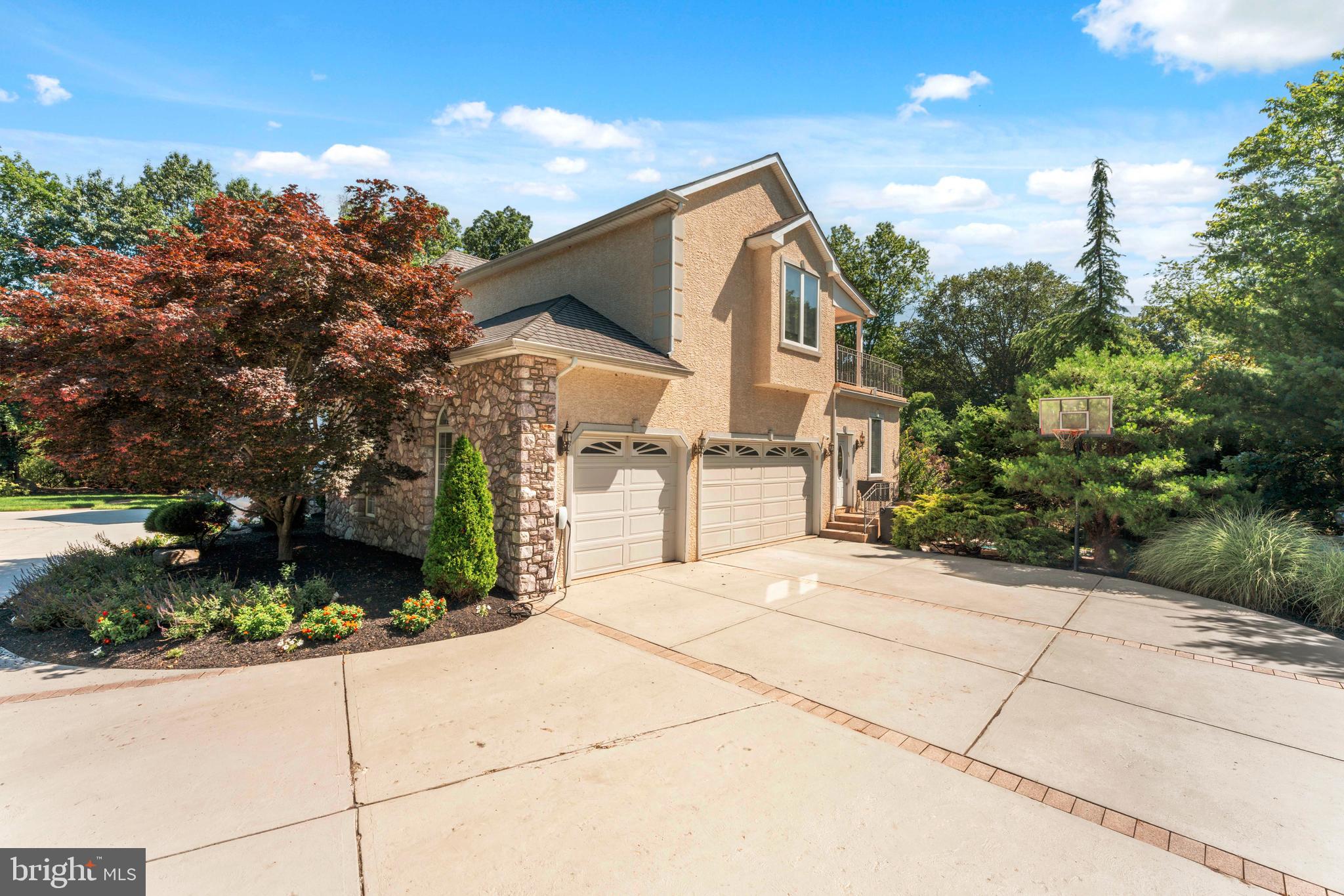 534 HOLLY KNOLL