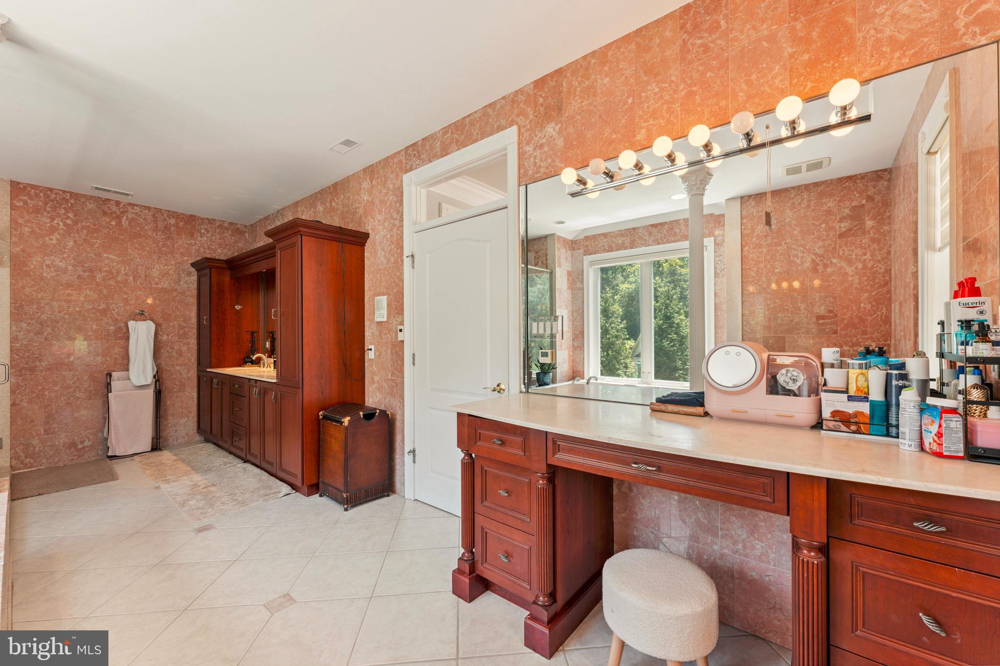 CHURCHVILLE MANOR - Residential