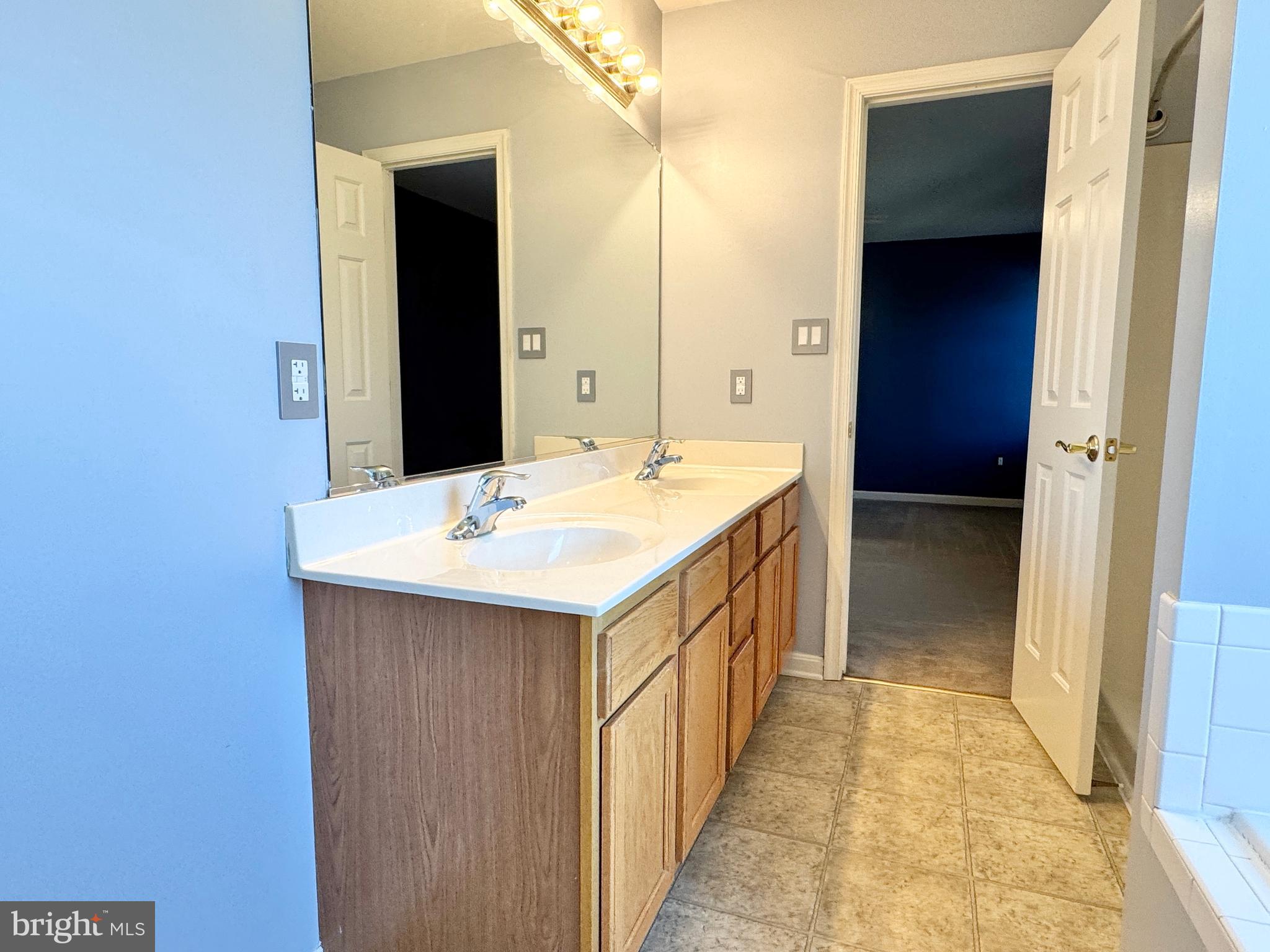 STAFFORD LAKES VILLAGE - Residential Lease