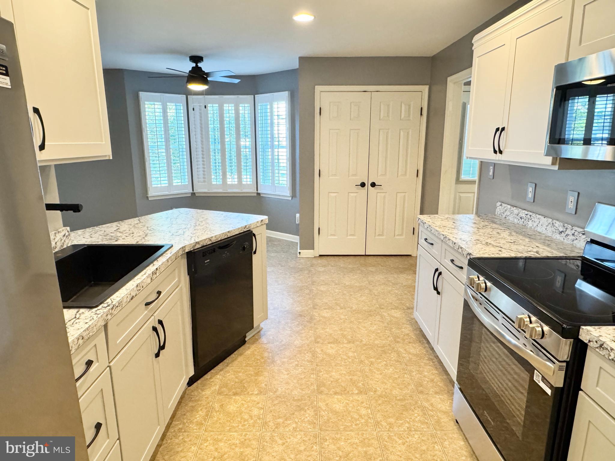 STAFFORD LAKES VILLAGE - Residential Lease