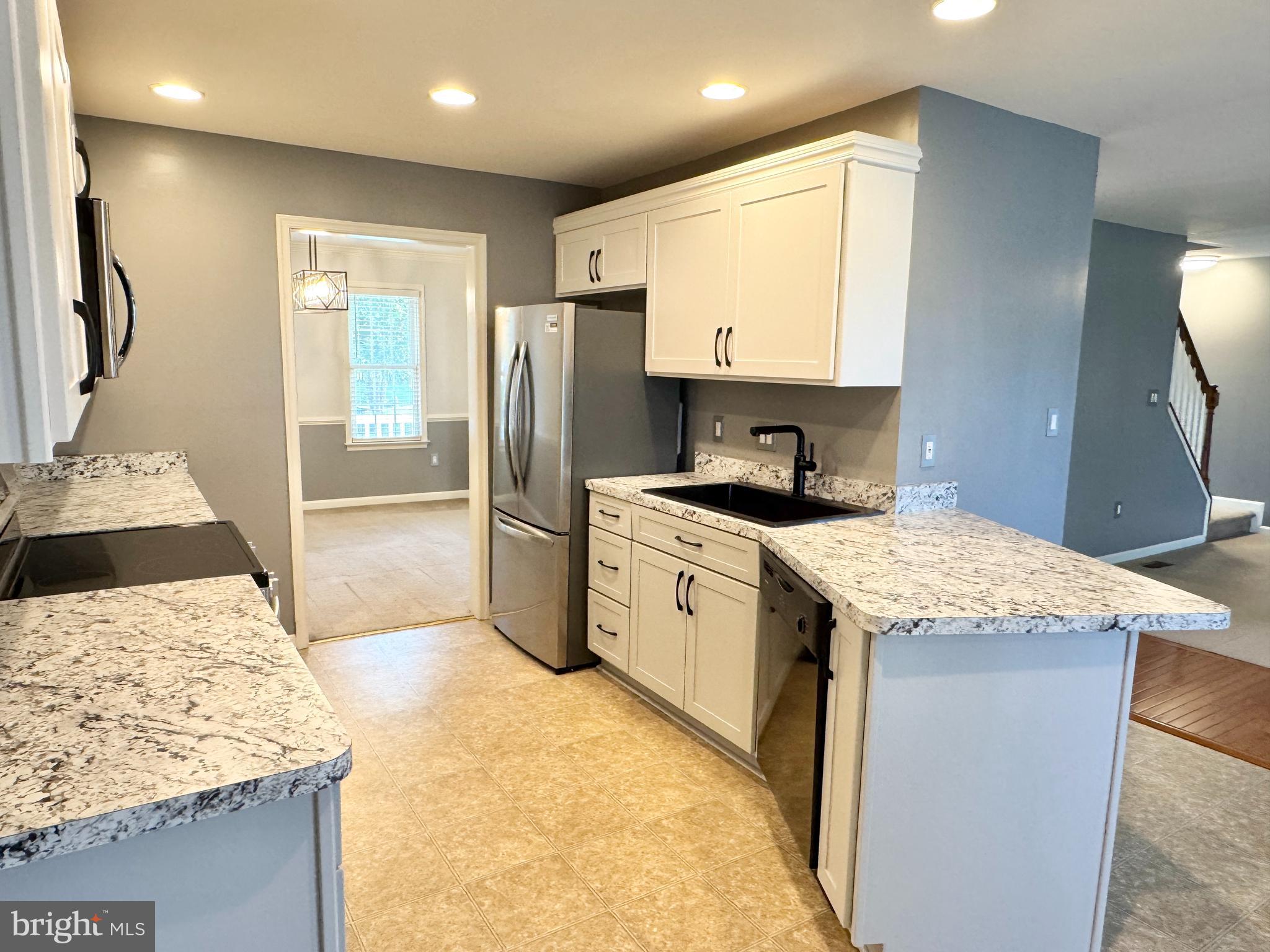 STAFFORD LAKES VILLAGE - Residential Lease