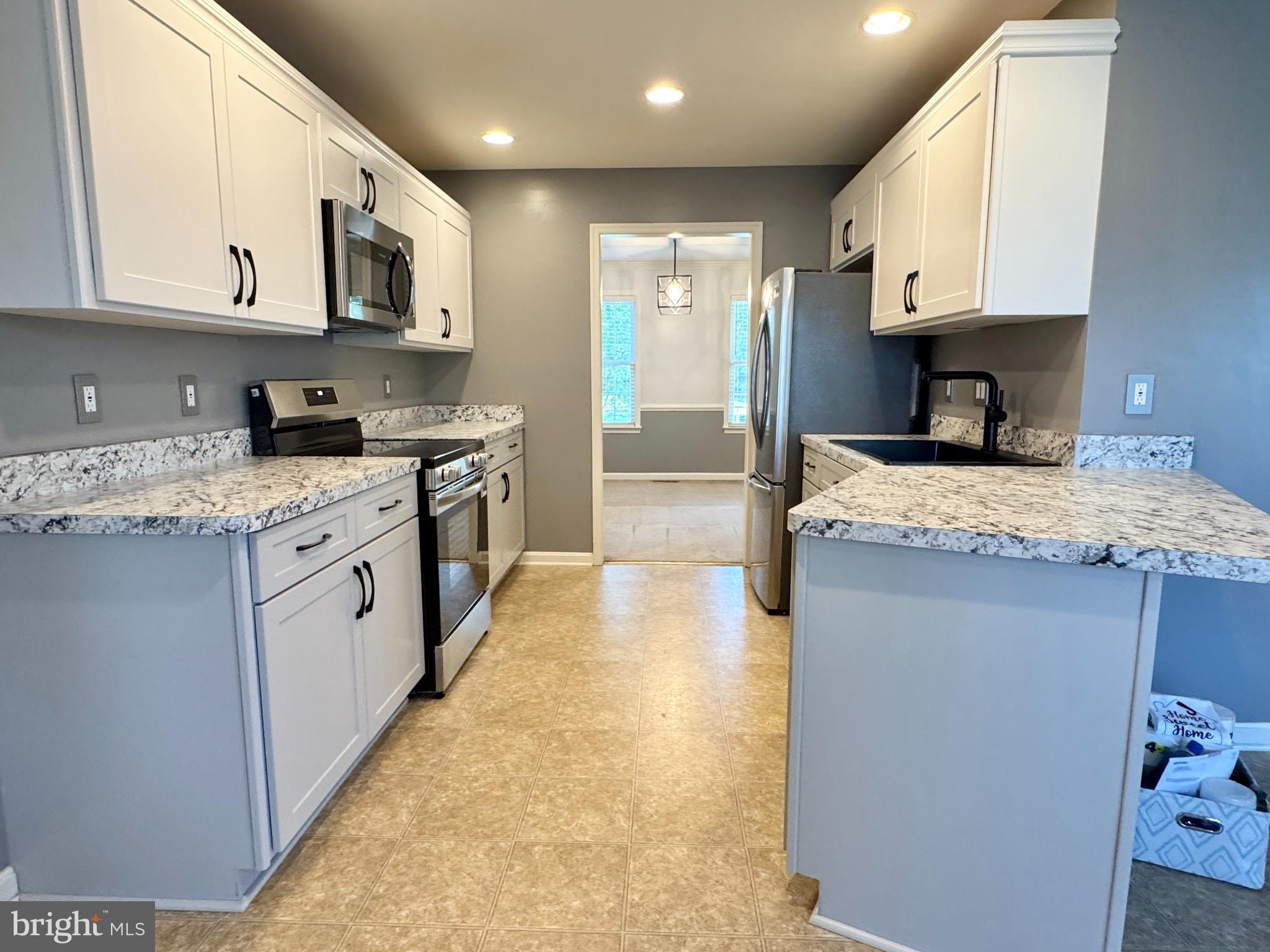 STAFFORD LAKES VILLAGE - Residential Lease