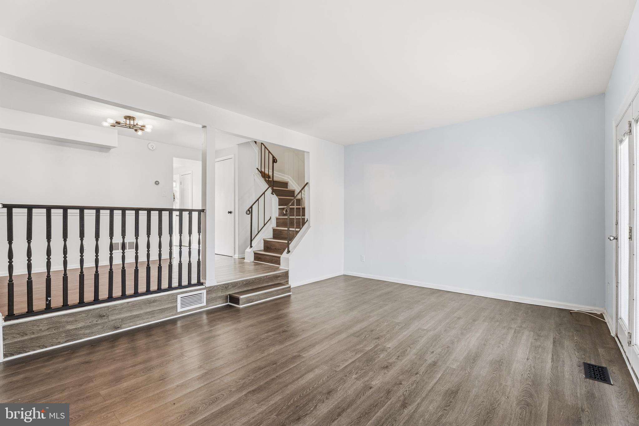 KINGS COURT - Residential