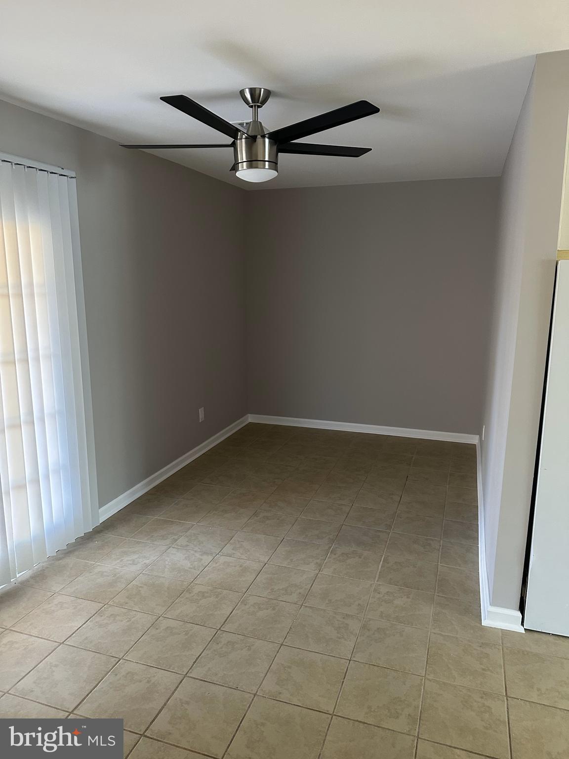 TOWN & COUNTRY TOWNHOUSES - Residential