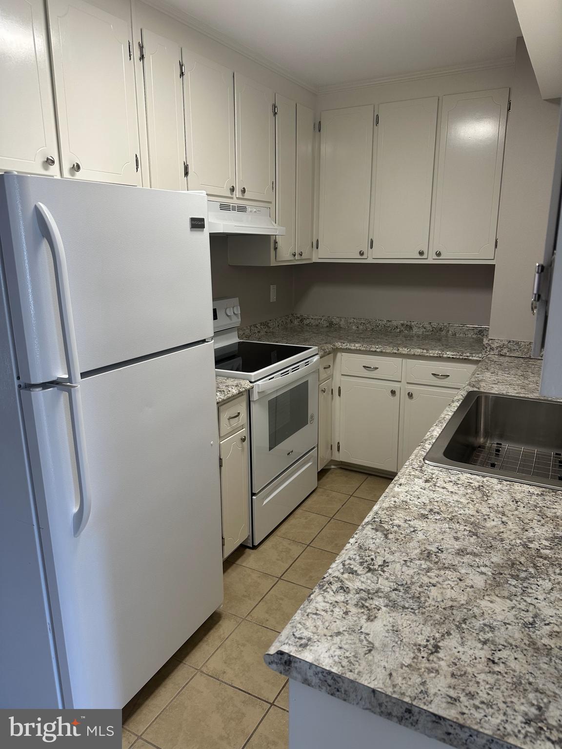 TOWN & COUNTRY TOWNHOUSES - Residential