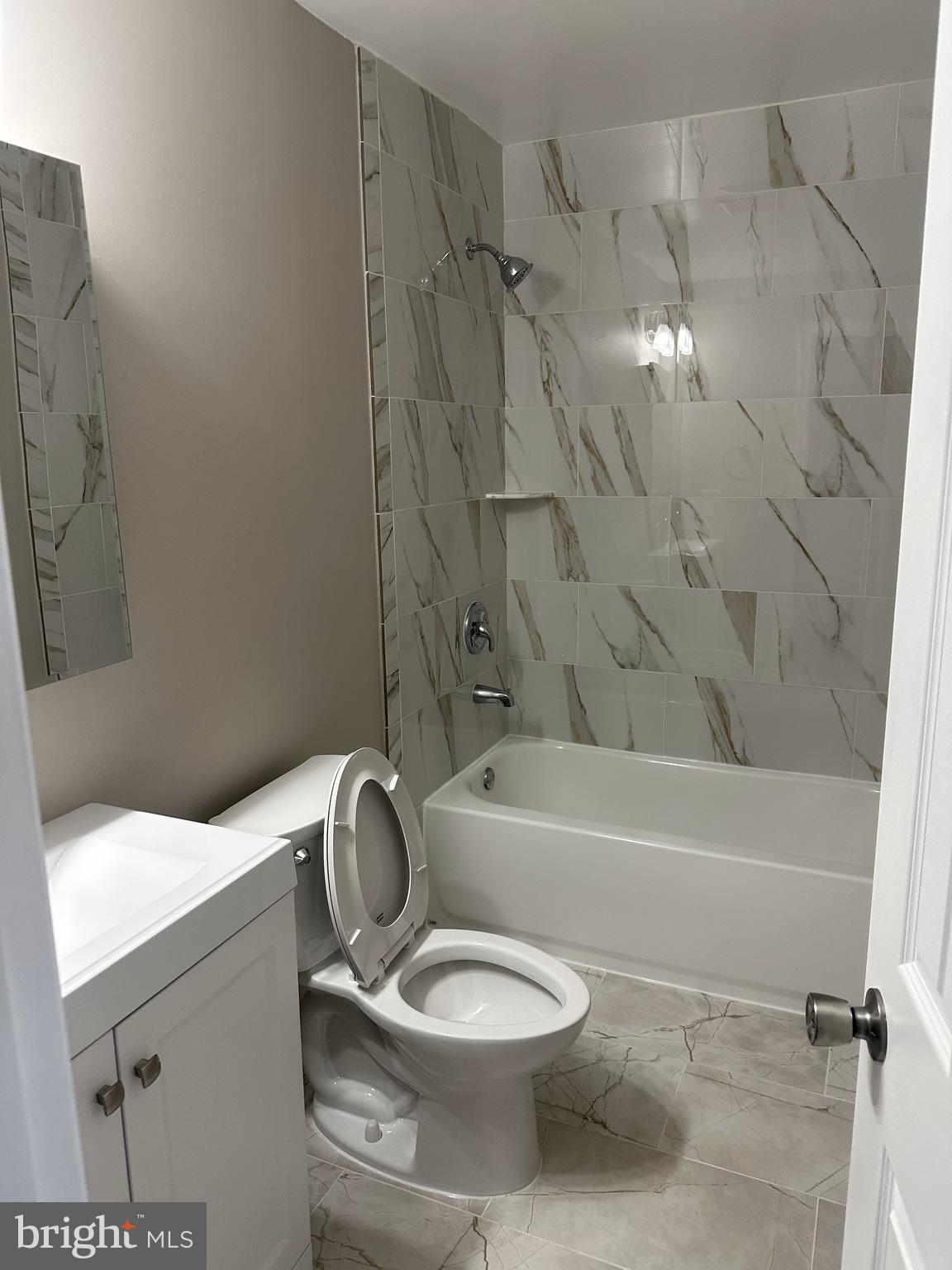 TOWN & COUNTRY TOWNHOUSES - Residential