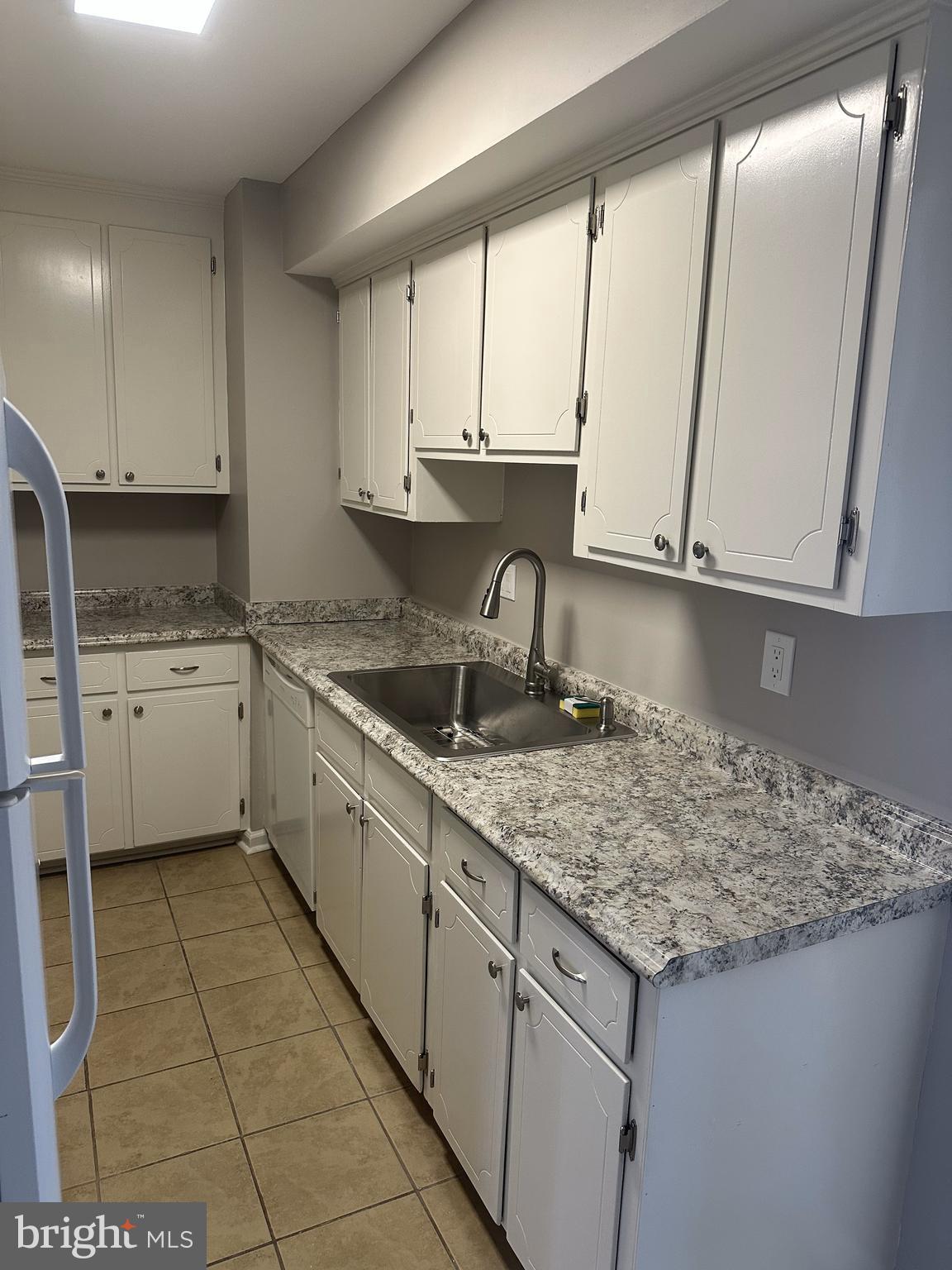 TOWN & COUNTRY TOWNHOUSES - Residential