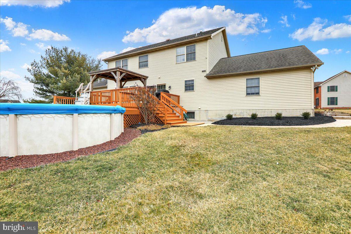 WOODS EDGE - Residential