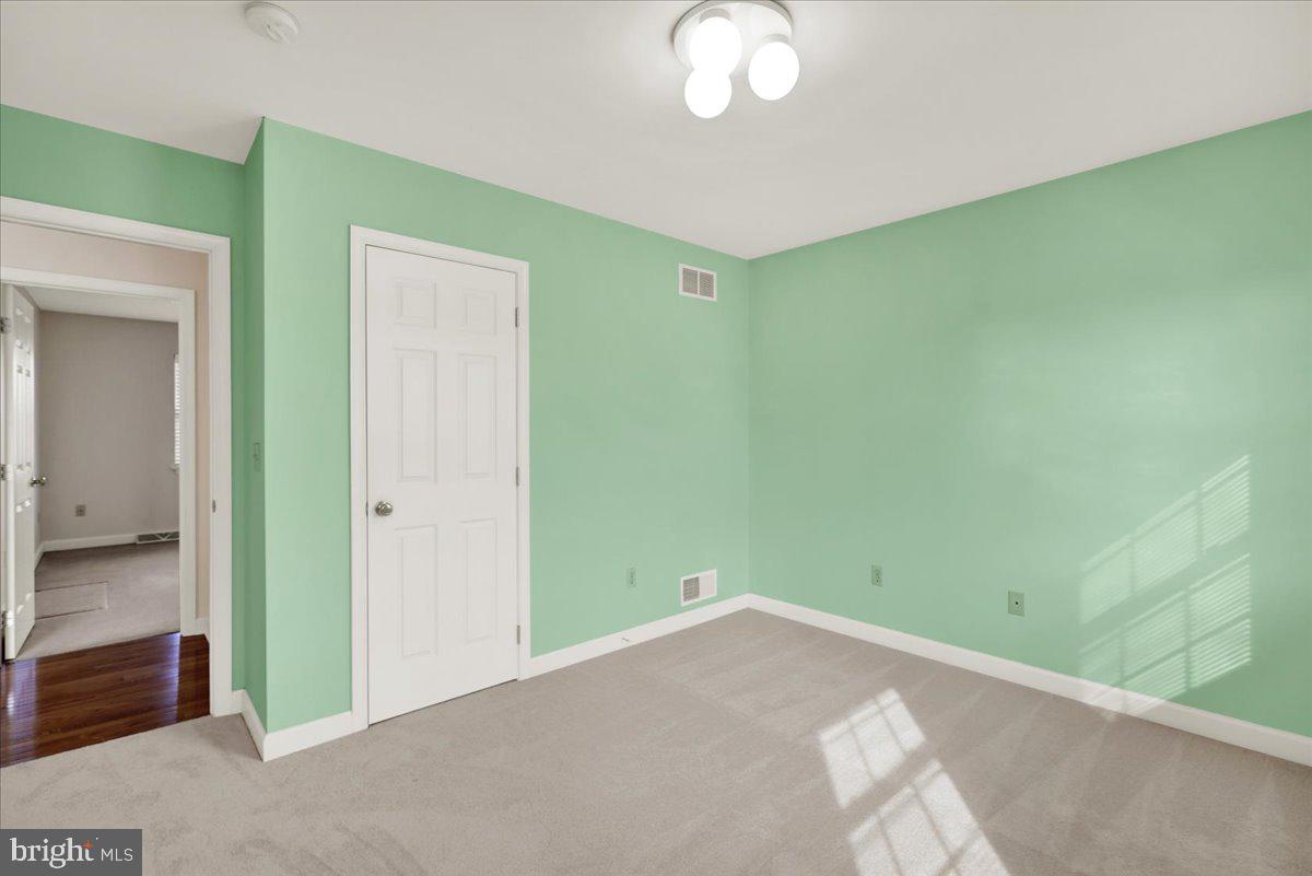 WOODS EDGE - Residential