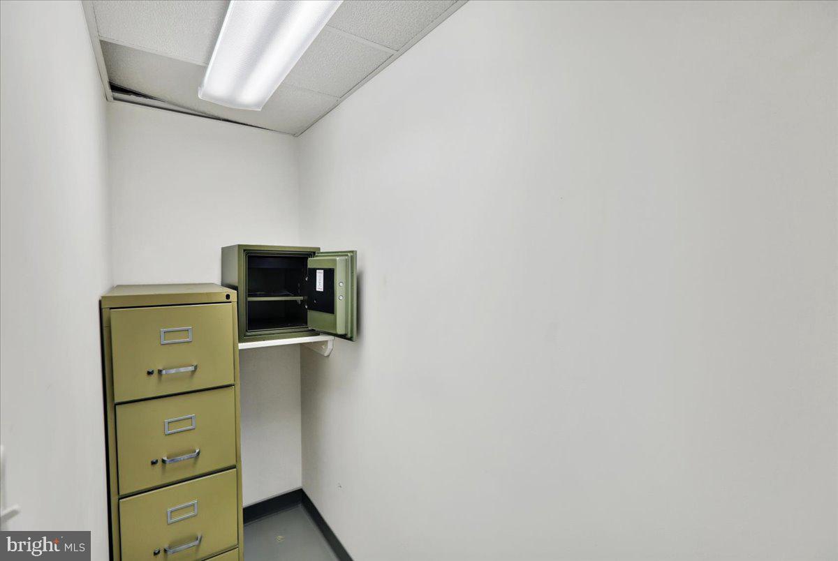 WOODS EDGE - Residential