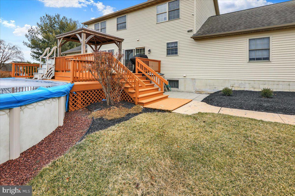 WOODS EDGE - Residential