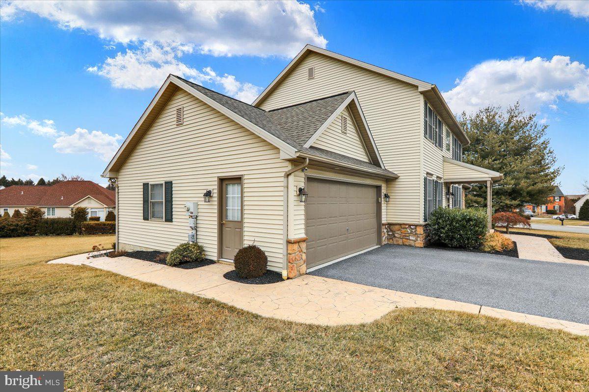 WOODS EDGE - Residential