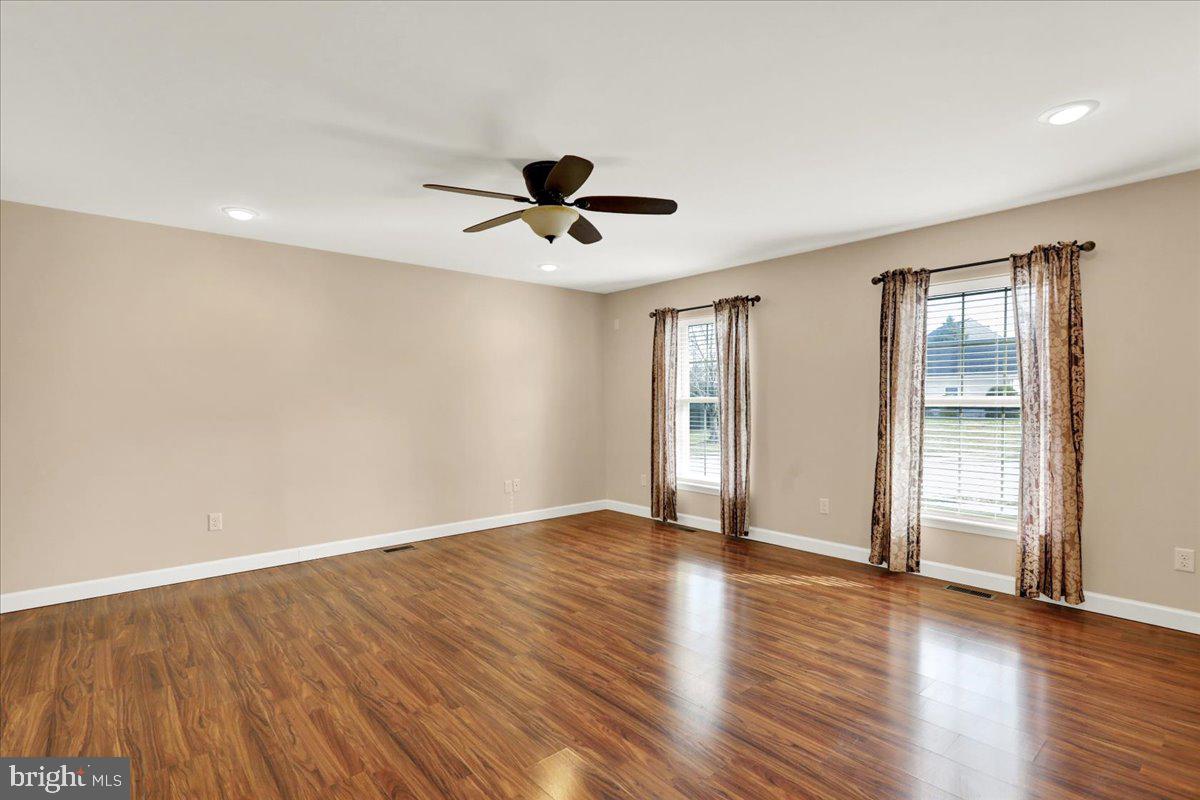 WOODS EDGE - Residential