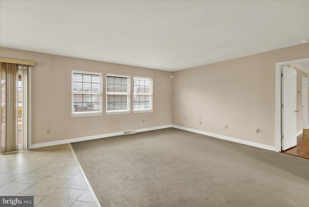 WOODS EDGE - Residential