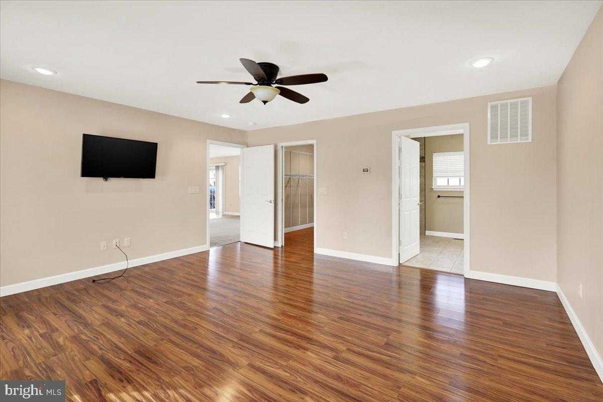 WOODS EDGE - Residential